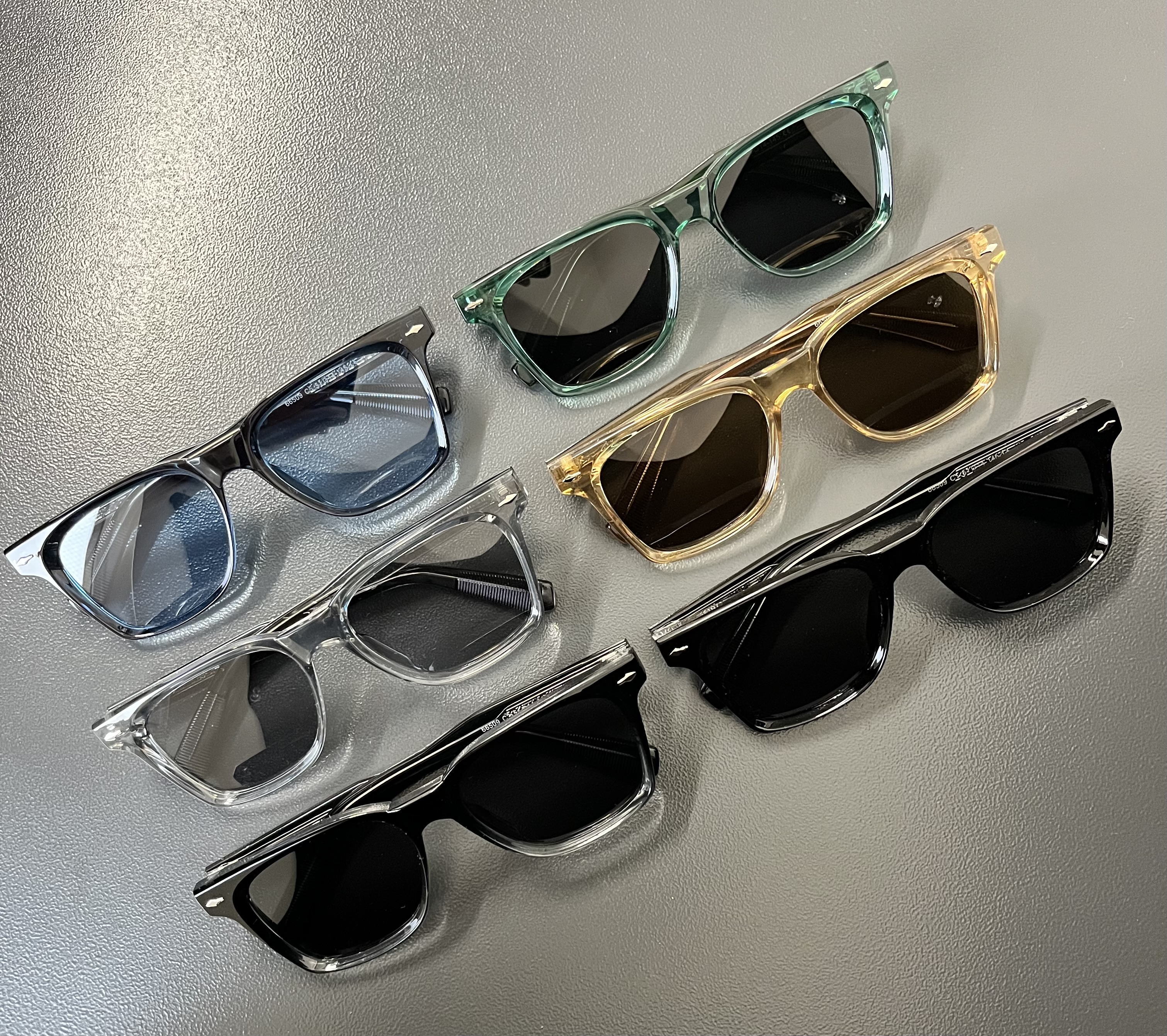 新作の入荷のお知らせ(coming soon)