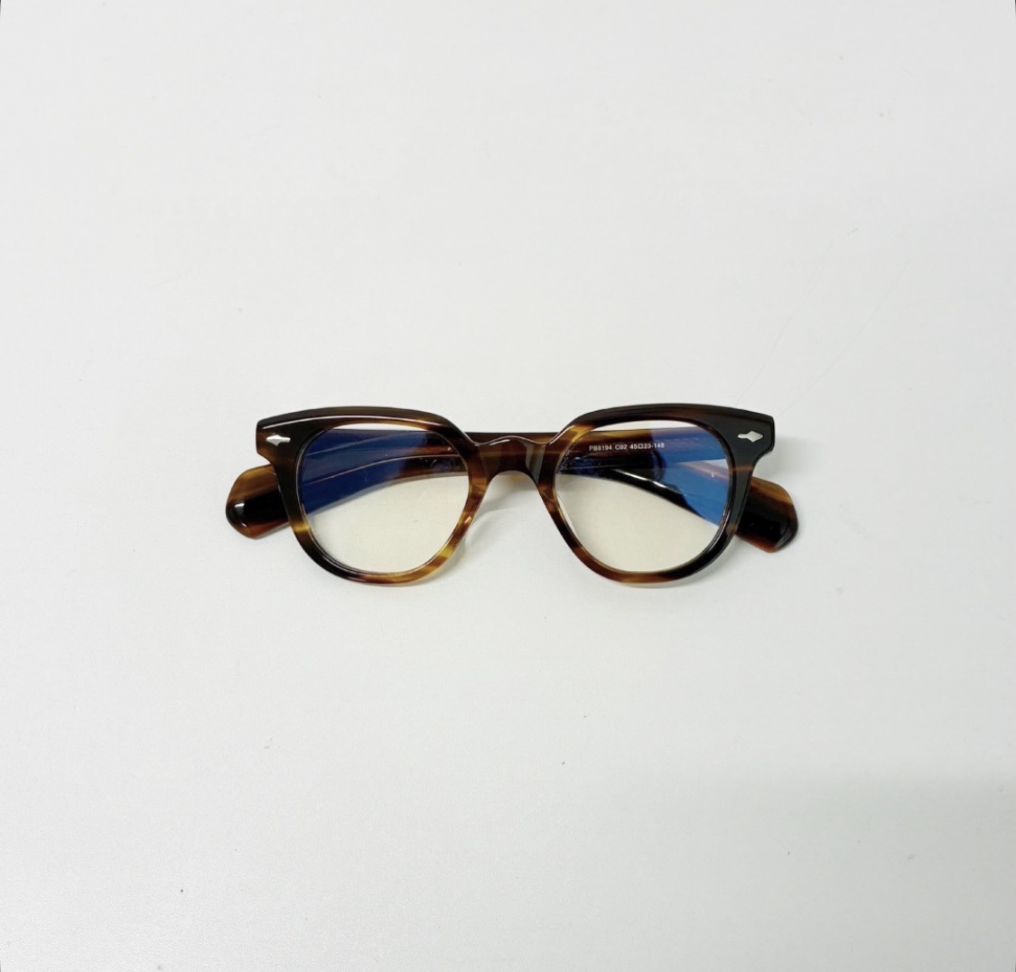 肉厚ブラウンが魅せる大人クラシック