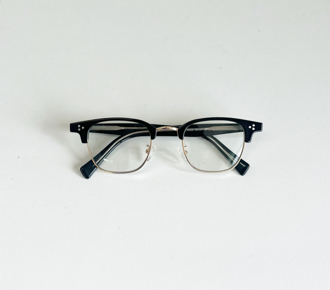 ブラック×ゴールドが映えるスリードットサーモント。クラシカルで洗練された大人の一本