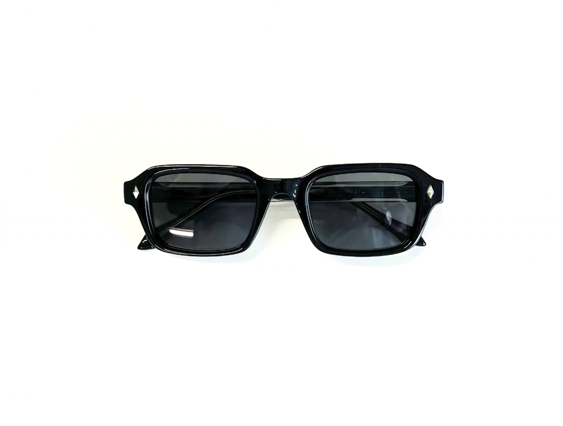 クラシカルで機能的。大人の洗練サングラス。