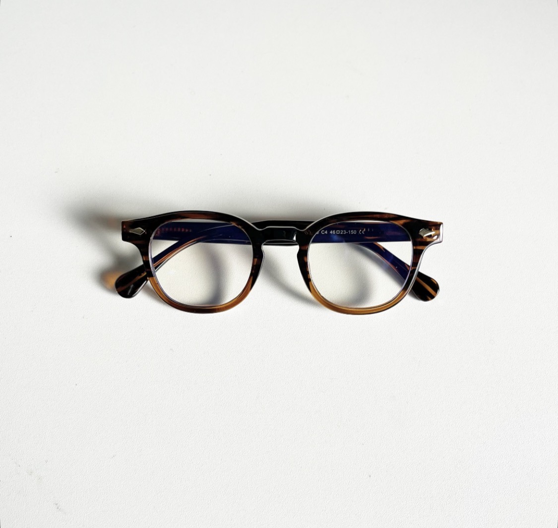 ひし形カシメが映える人気のクラシックブラウン眼鏡
