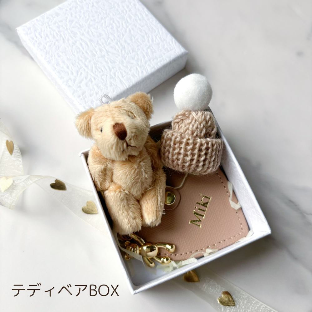 テディベアとニット帽入りの特別なBOXができました