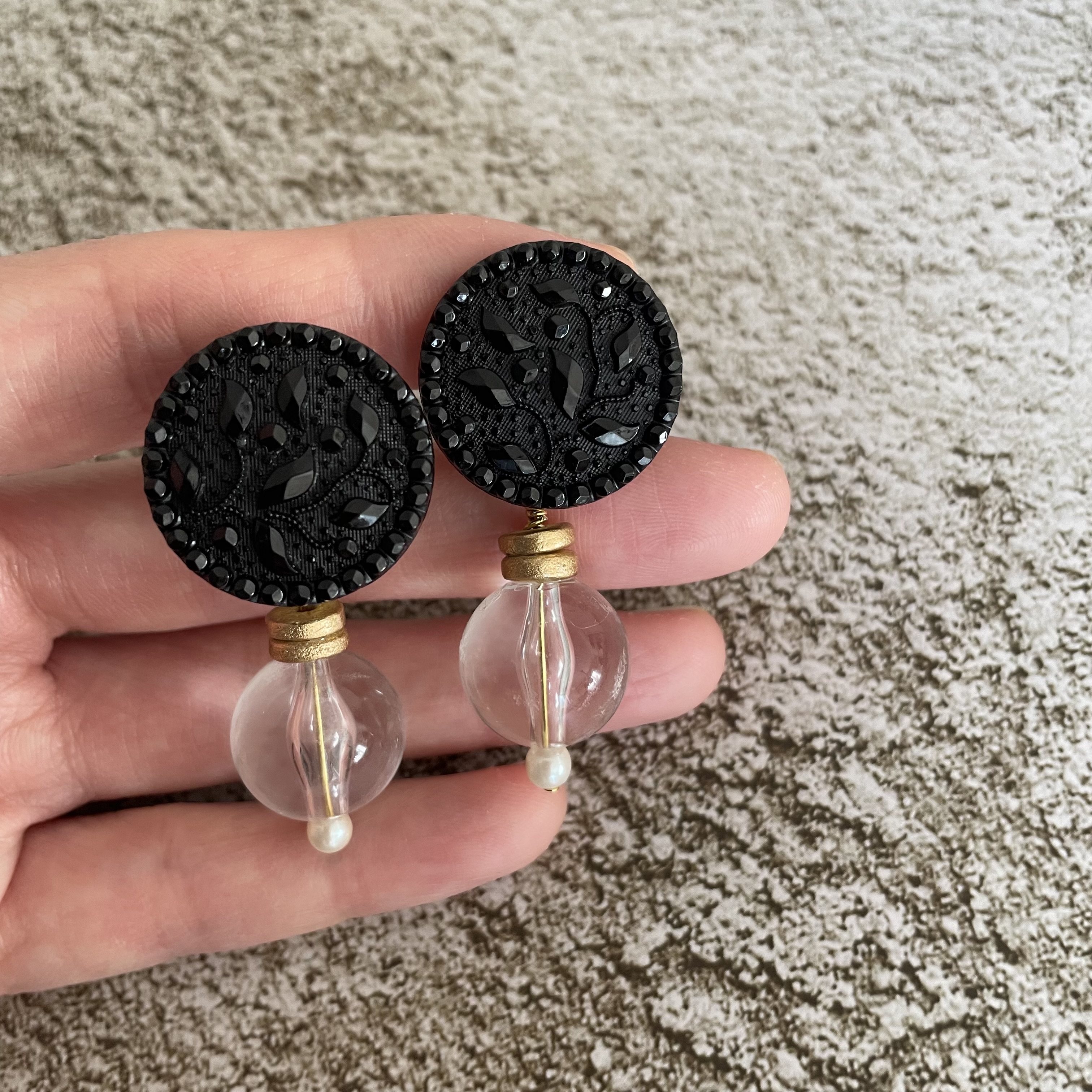 【5】black chicピアス(vintage)