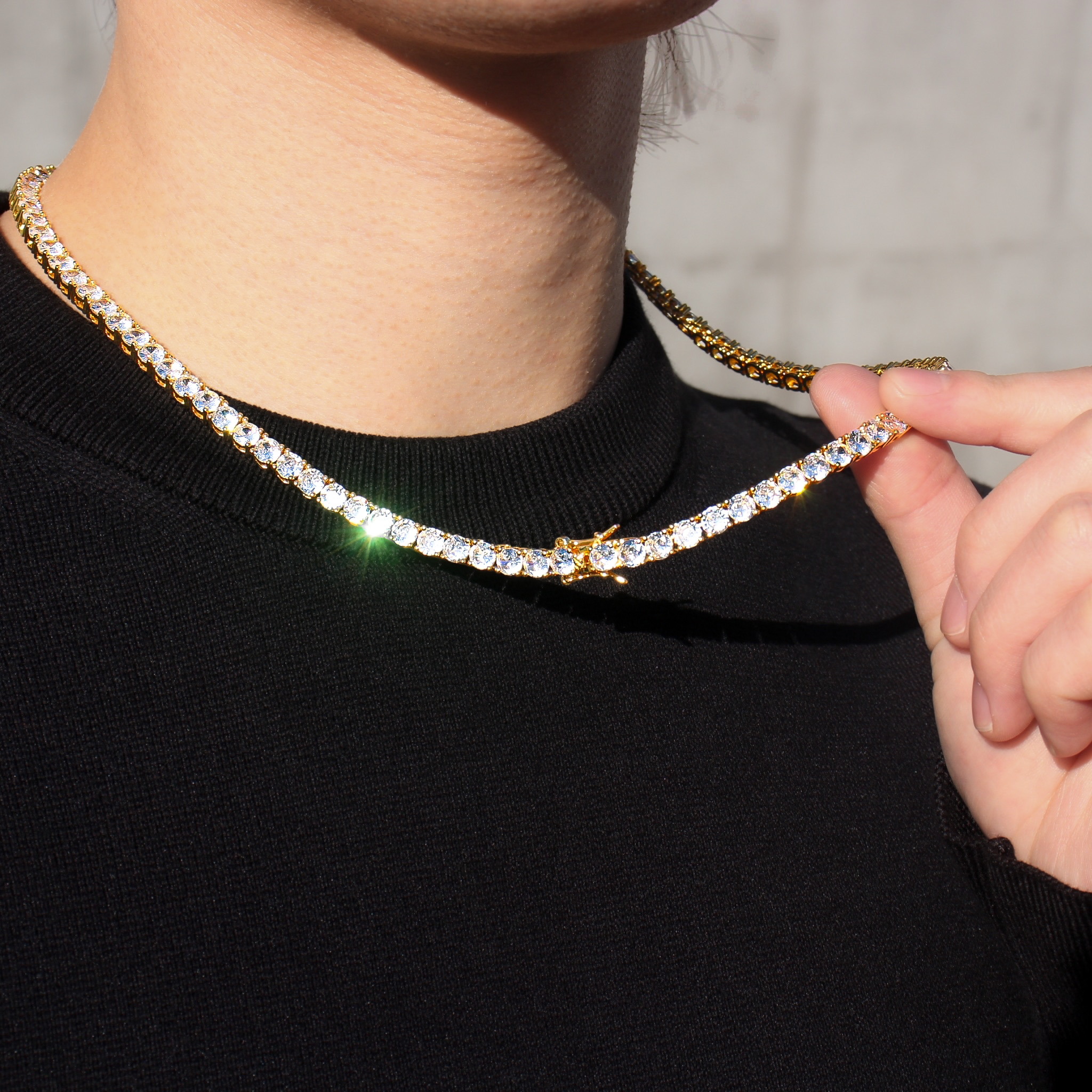 ジルコニアの輝きが美しく、高級感をもたらすTennis chain necklace