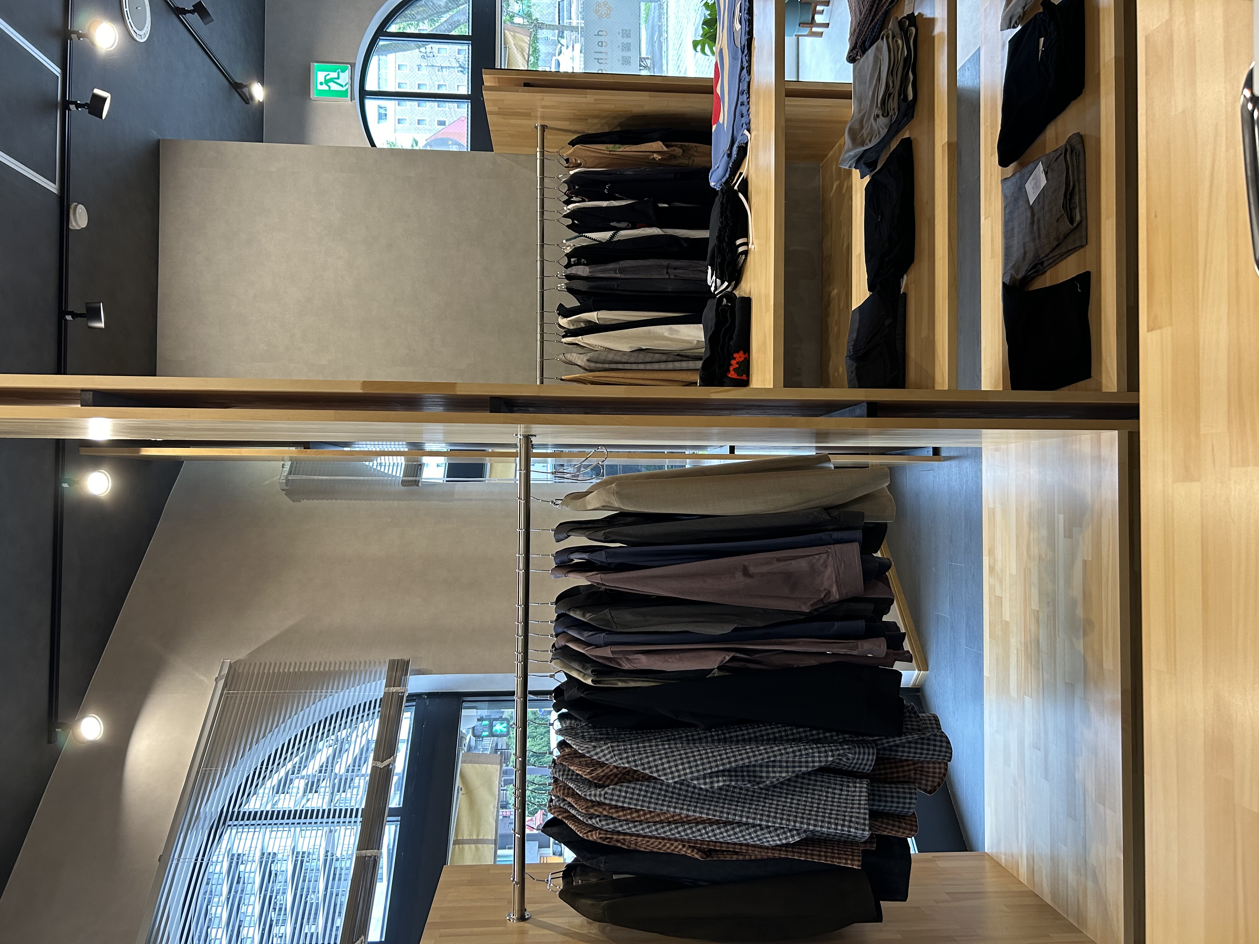 セレクトショップdelheziの店内の写真です