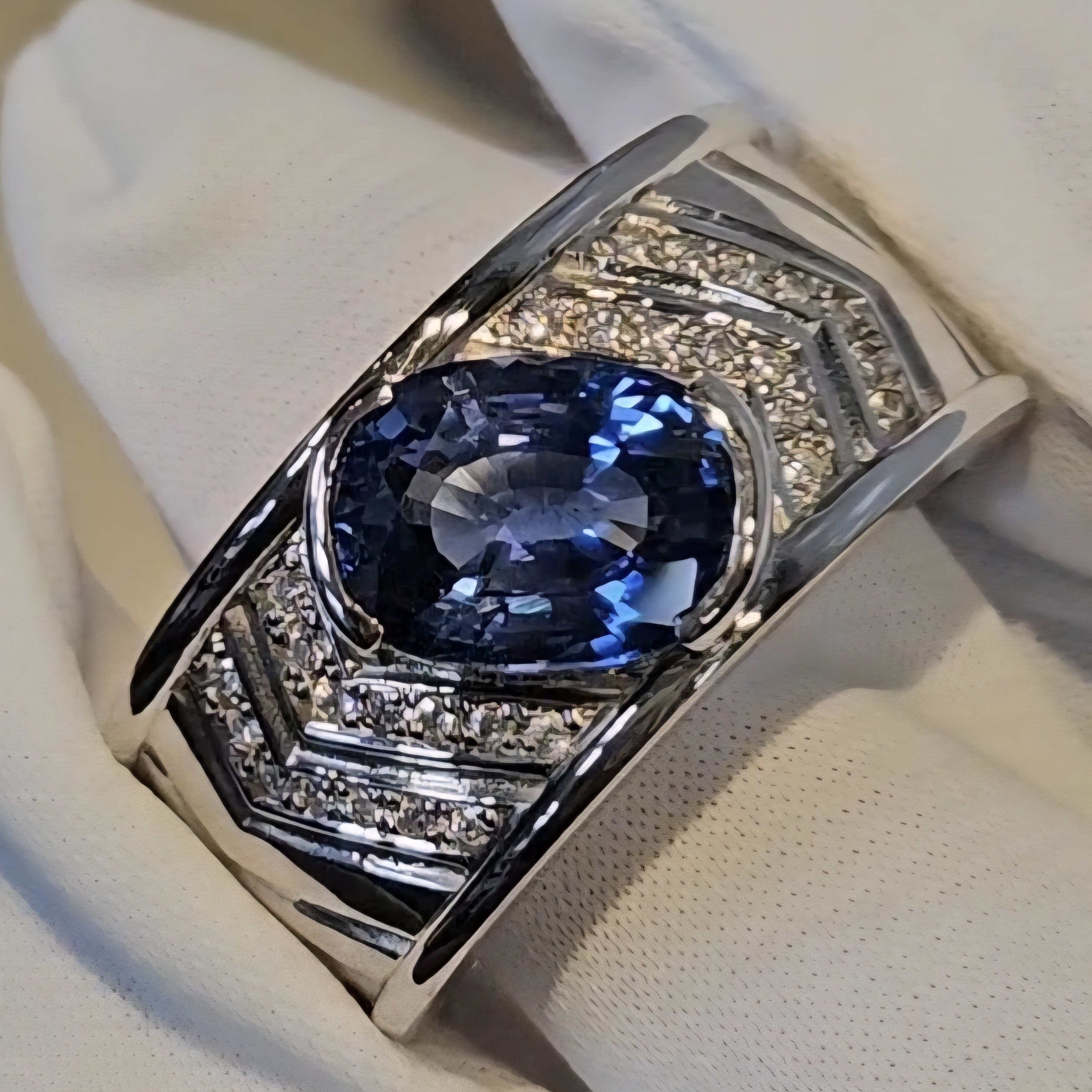 御徒町のオーダージュエリー制作事例｜サファイアルースからメンズリングを制作