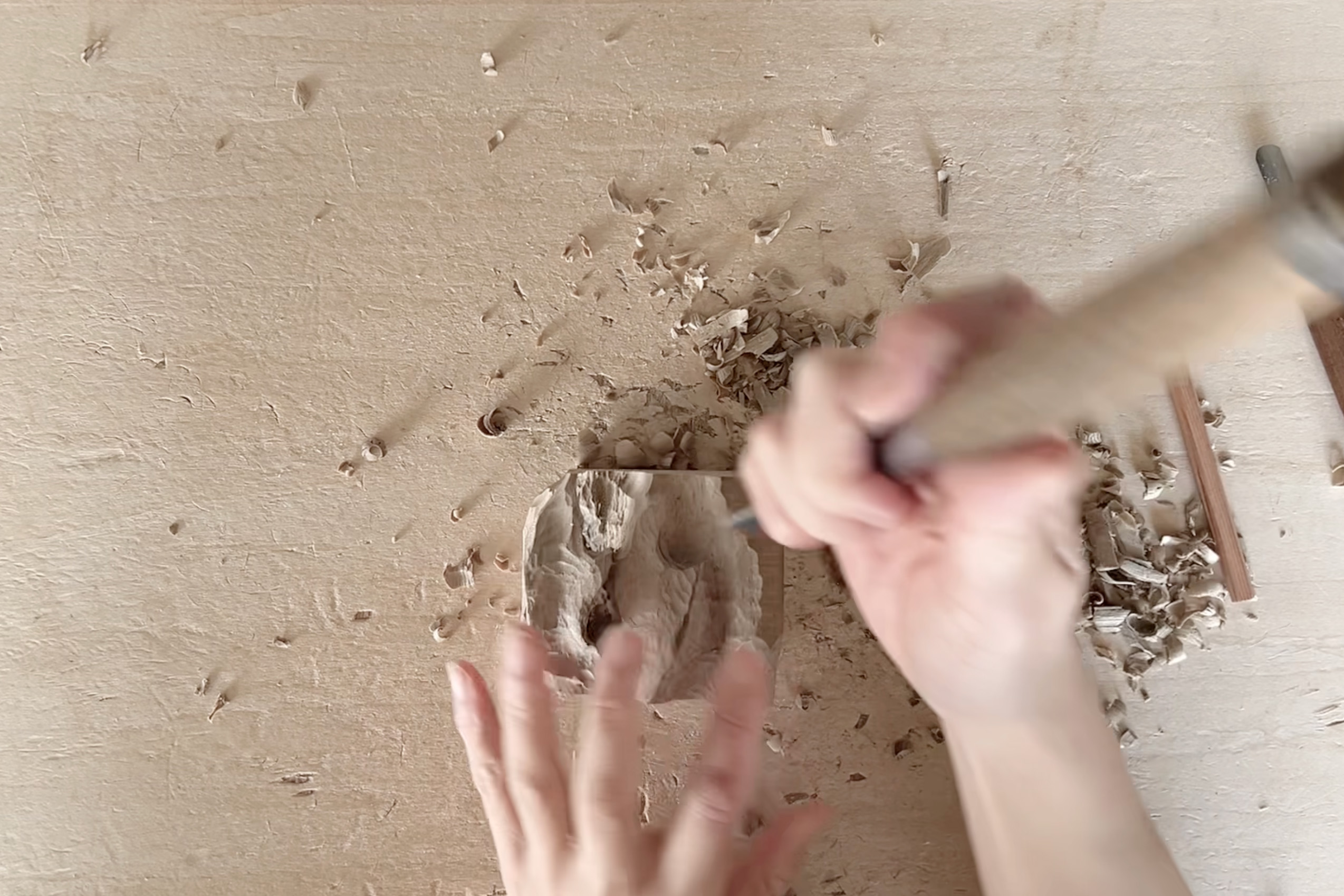 Relaxation music of the sound of carving wood