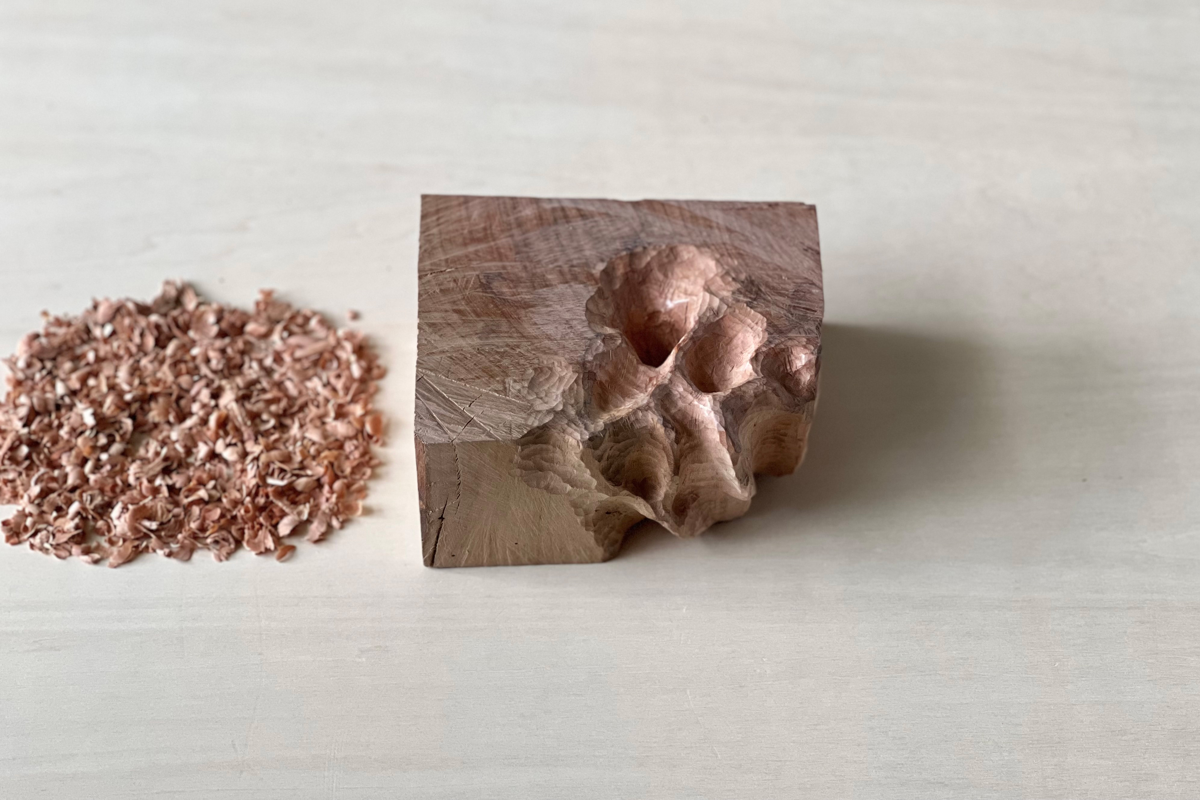 Comparison of already carved and uncarved parts