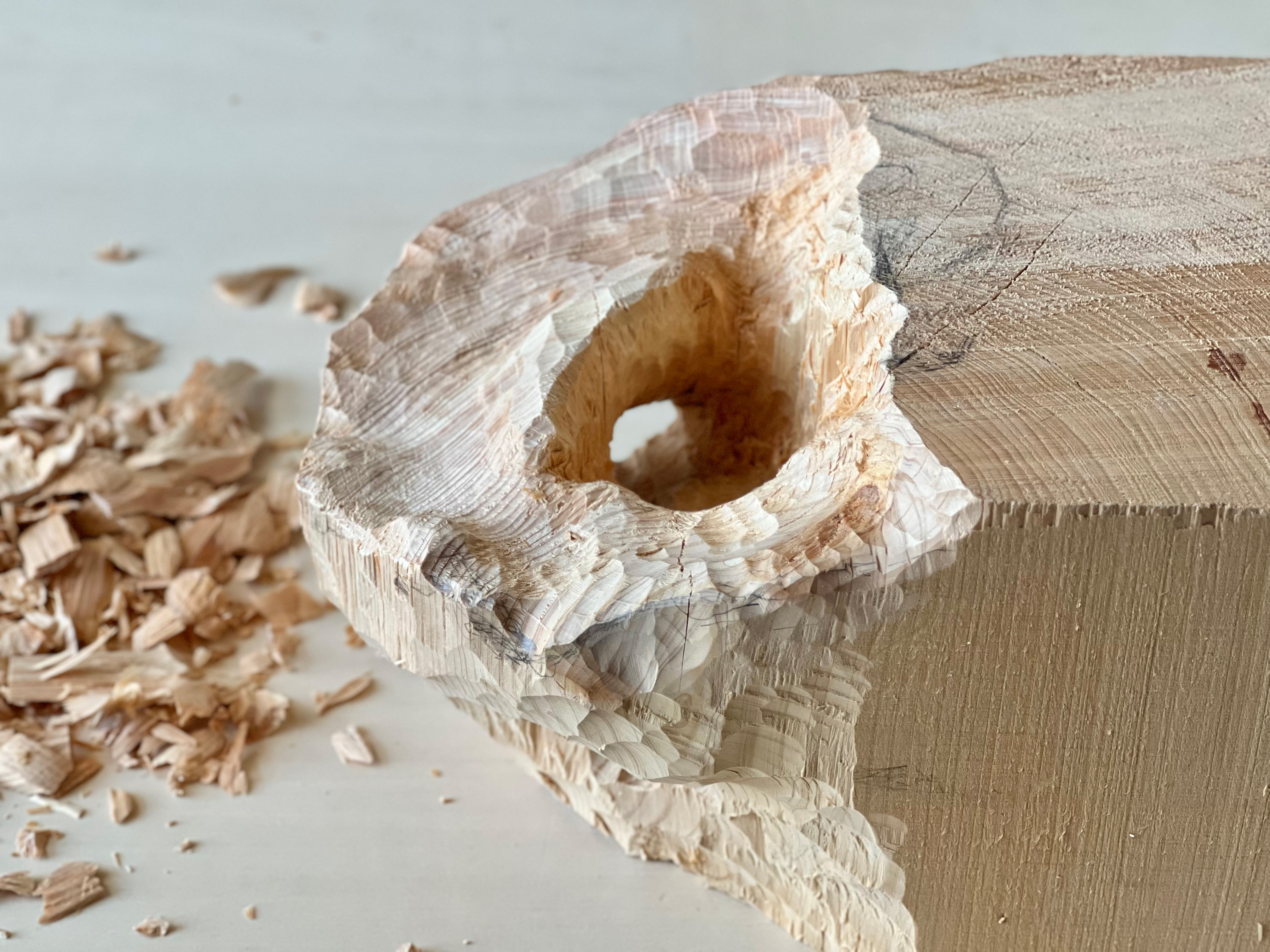 Calm colors and curves of wood grain