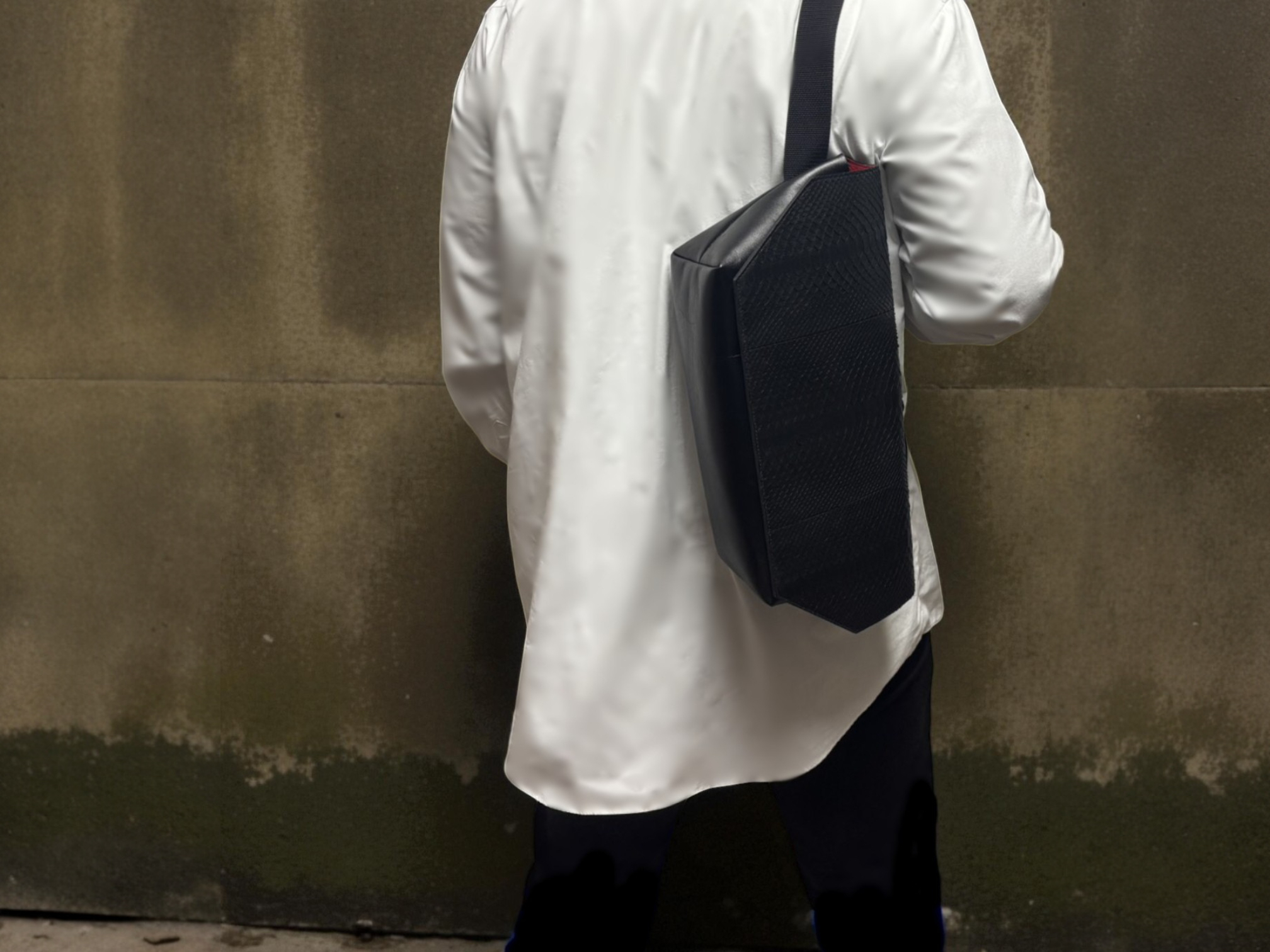 【新作登場】冬のお出かけにぴったり!CELENCEEの大容量ボディバッグ〈Grainoa〉