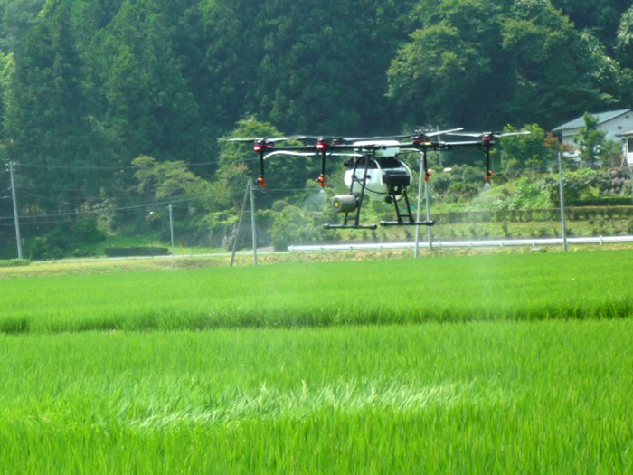 ドローンによる空中散布 〜〜  〜 ( ´ ▽ ` )