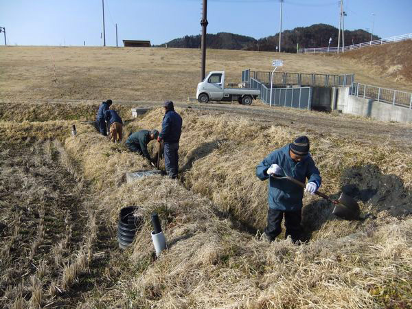 田仕事以外のご紹介 〜めだかの通り道の掃除編〜