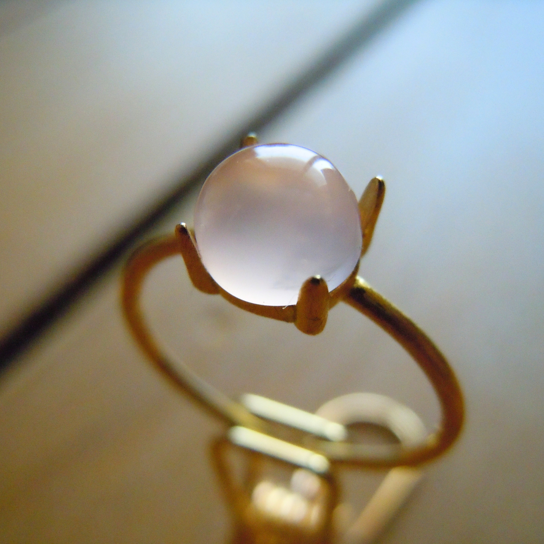 春はもうすぐ！桜色のピンクカルセドニーのアクセサリー/恋のお守りジュエリー
