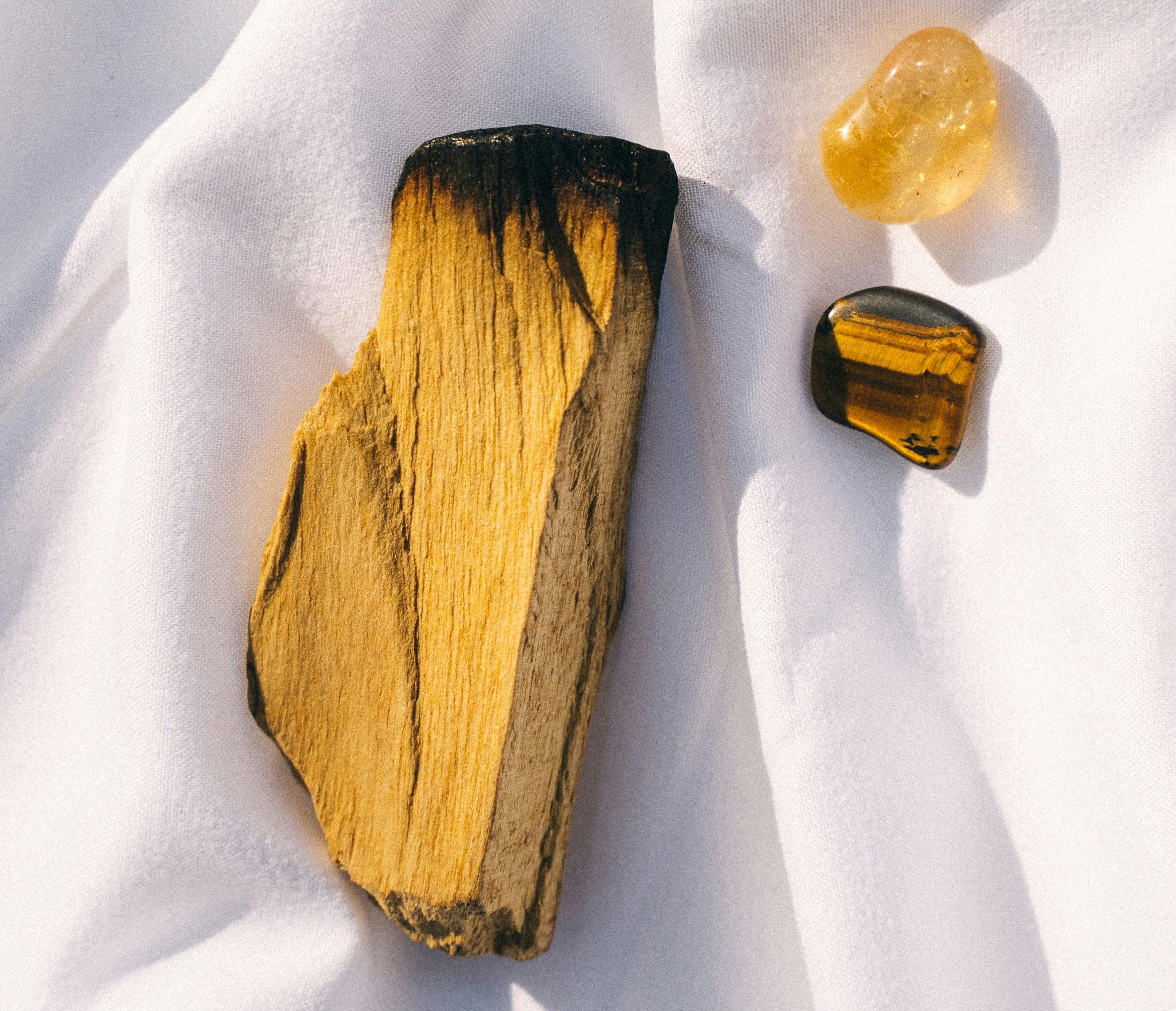 パロサントの歴史と効能、そして火が付かない時の使い方を紹介します！