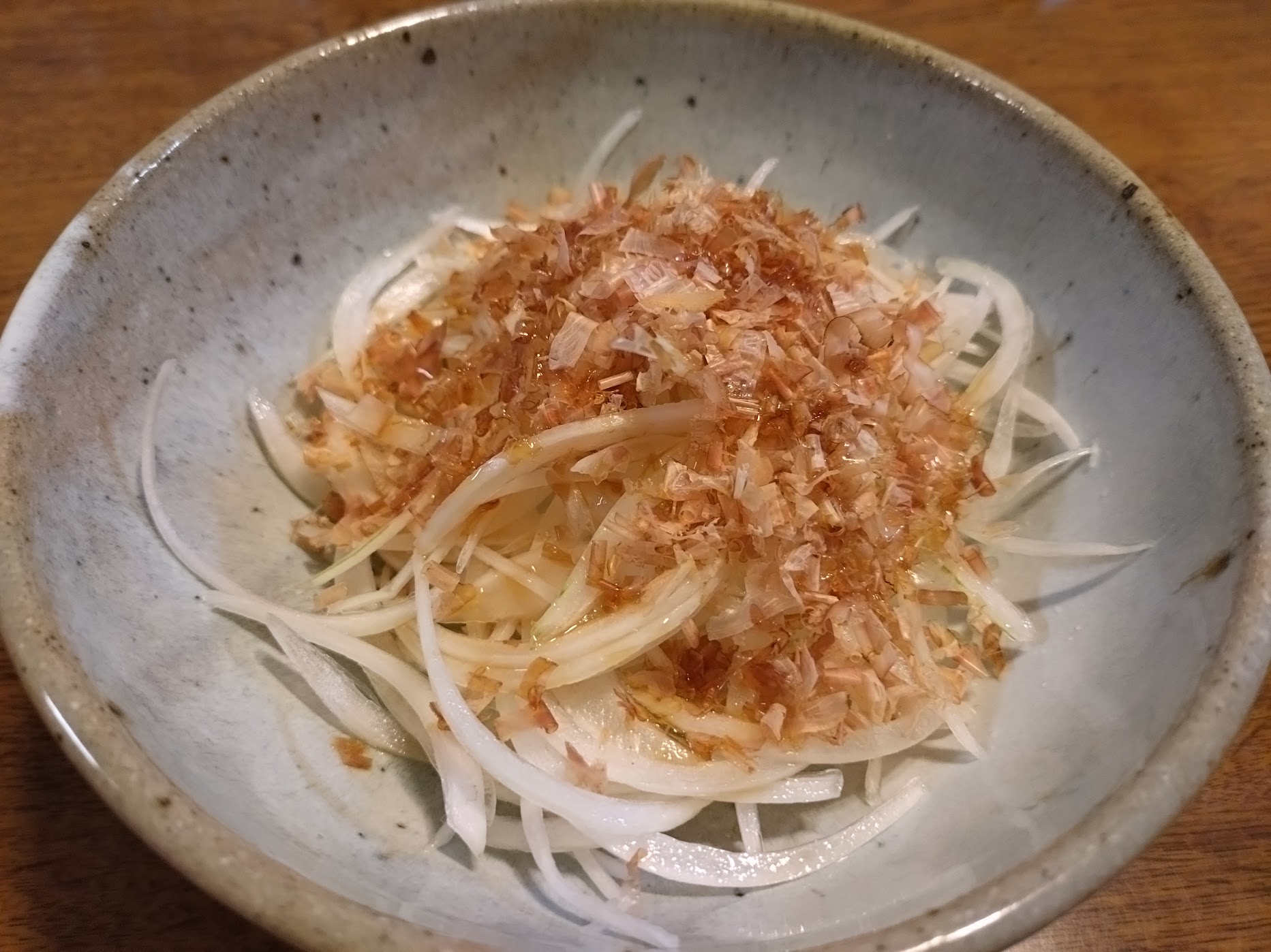 玉ねぎサラダ！鰹節と醤油だけでいいやん｜無農薬玉ねぎの淡路島もぐもぐファーム