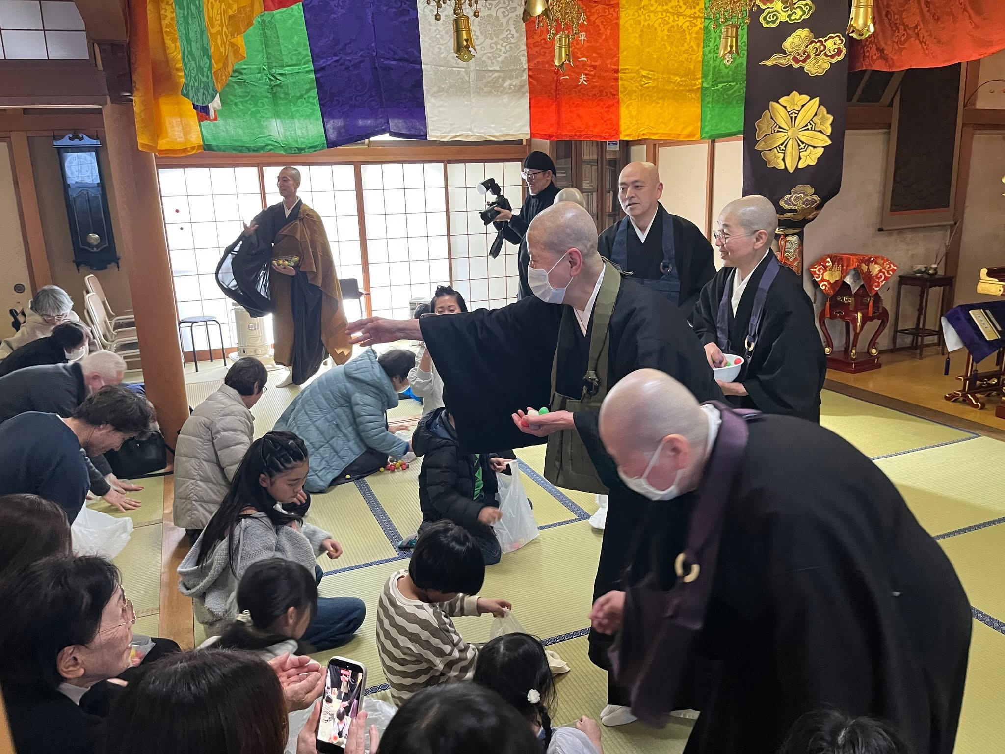 698/1095 ＊涅槃団子まき３（2月23日）