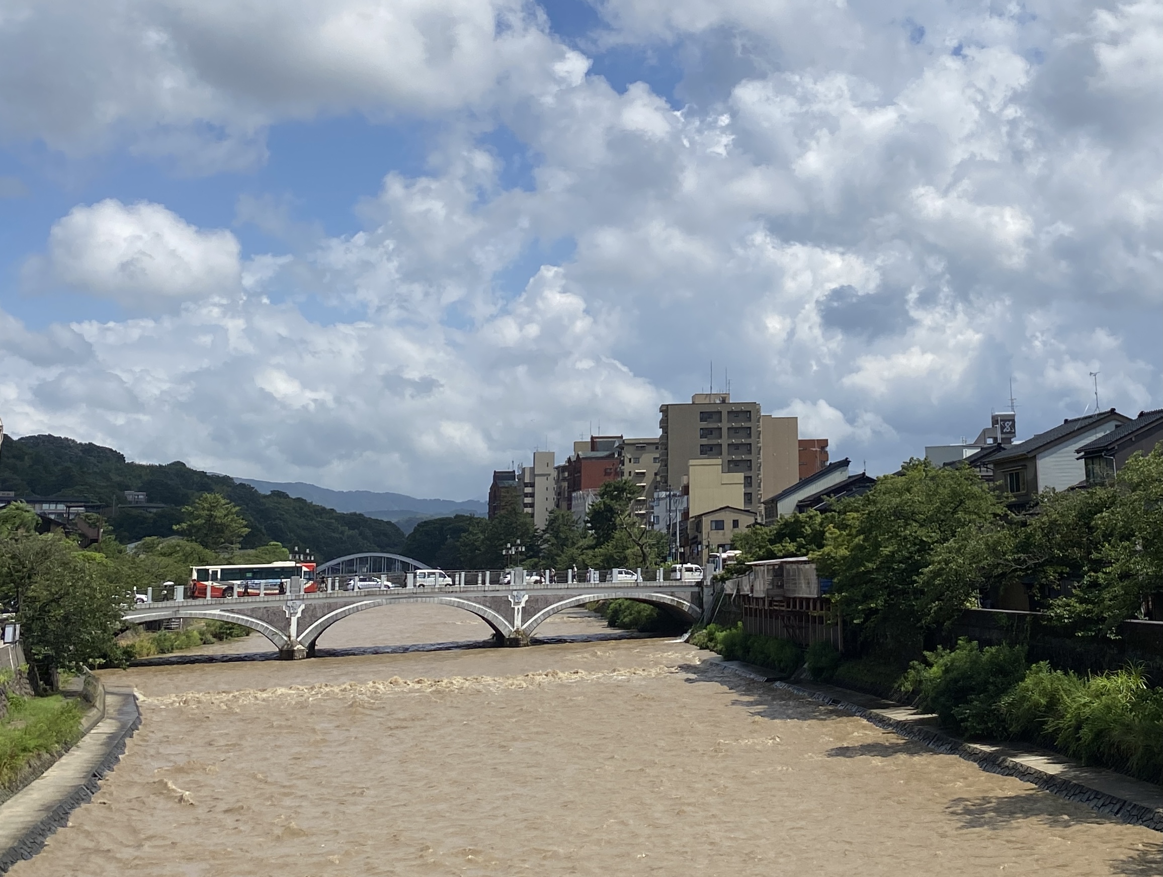 498/1095 ＊暑い夏３／線状降水帯（8月7日）