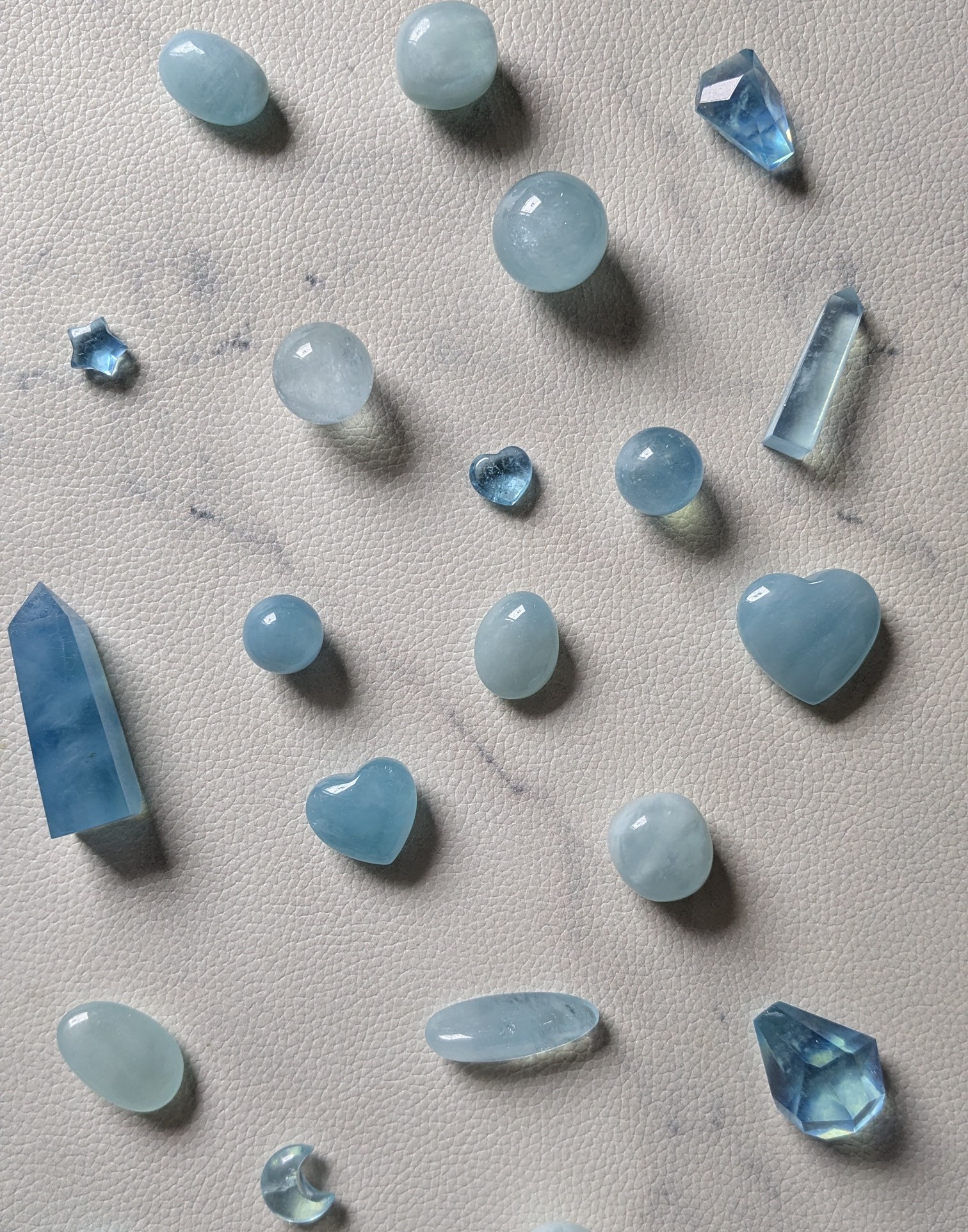 4月の特集は青い石とオパライトです💎
