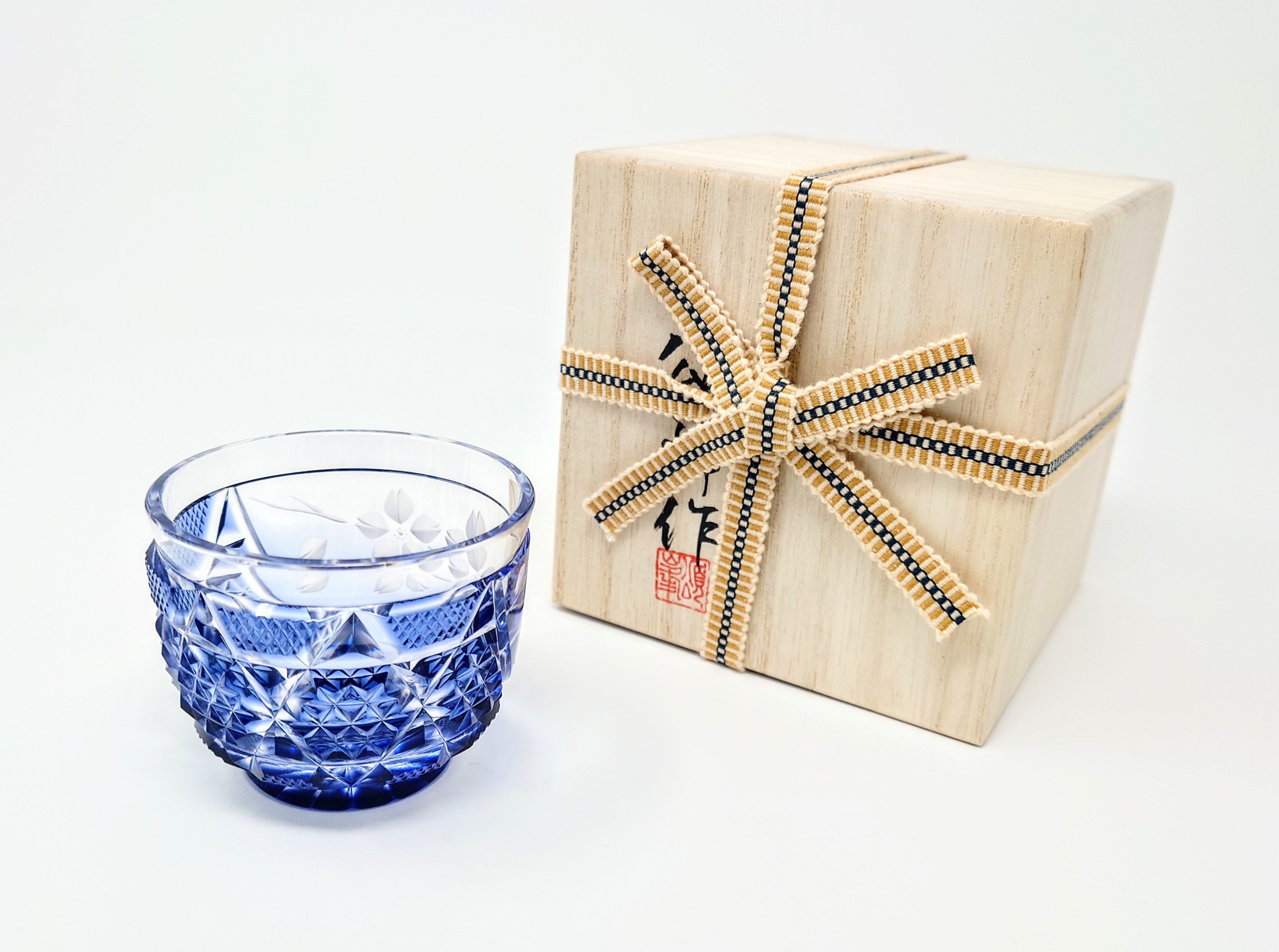 薩摩切子 猪口(おちょこ)大 「花やか」の藍色が仕上がりました。
