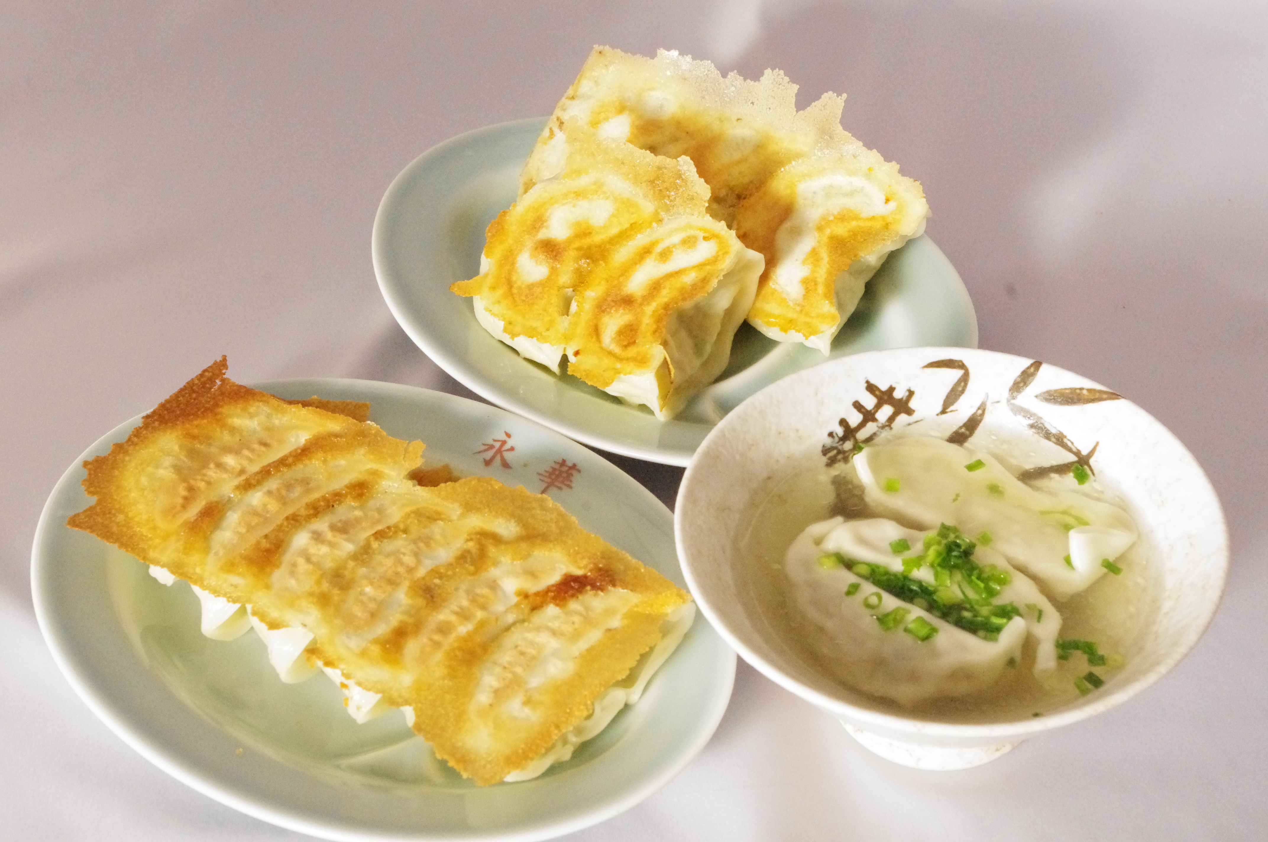 【オススメ：佐野ラーメン永華】ジャンボ餃子と通常餃子の“3種類”を食べ比べ