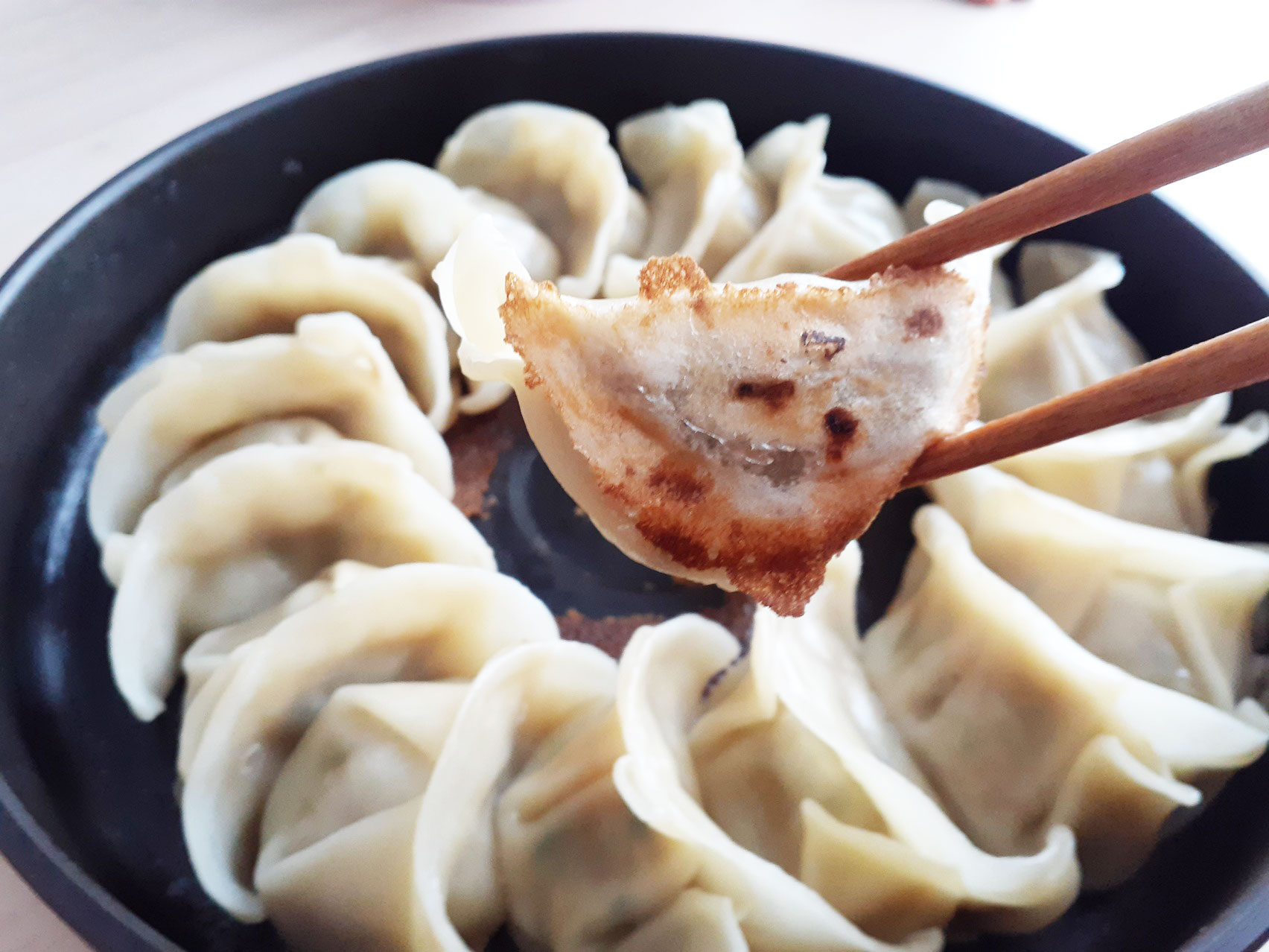 【実食：博多中洲　鉄なべ】冷凍生餃子