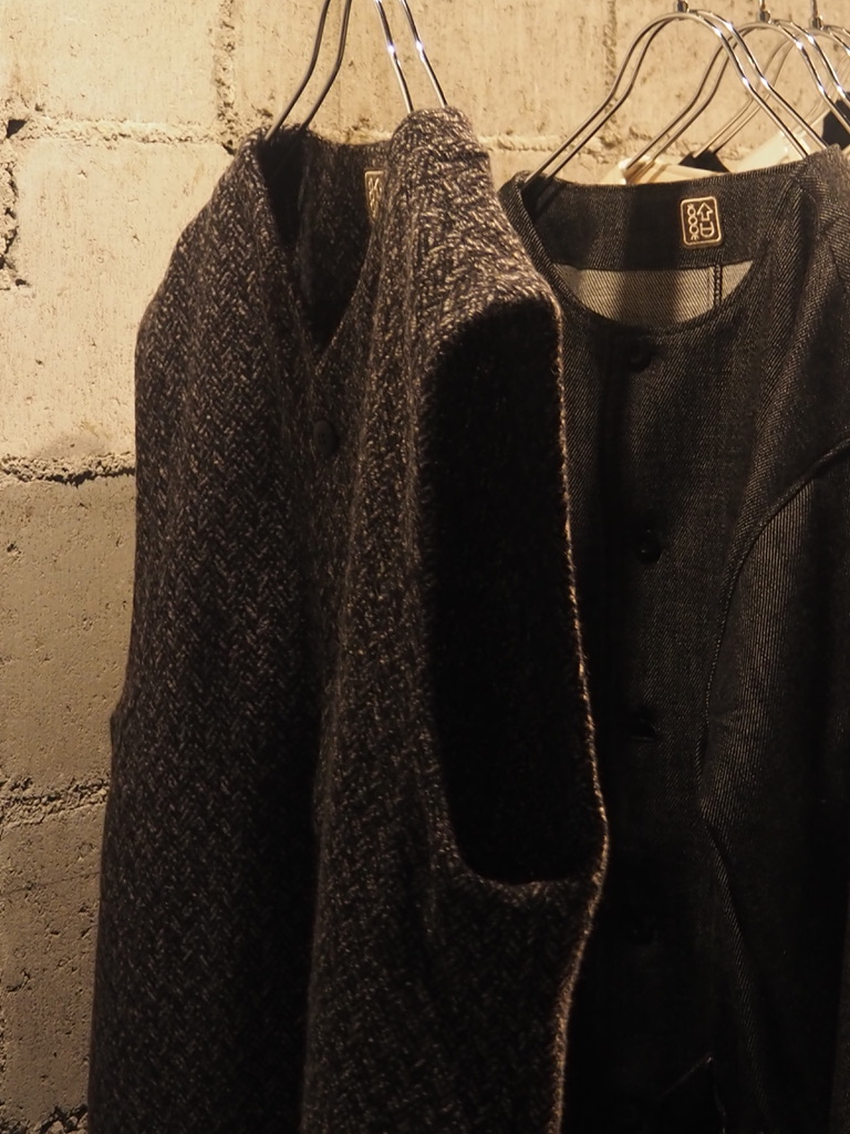 ブラウンに黒の奥行き。