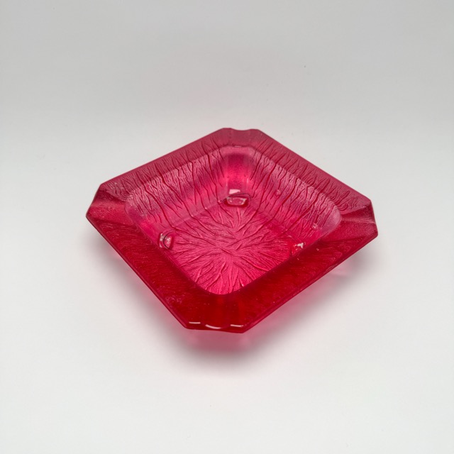 【北海道も連日真夏日！】レトロなガラスの輝きで、お部屋に涼と遊び心をプラスしませんか？