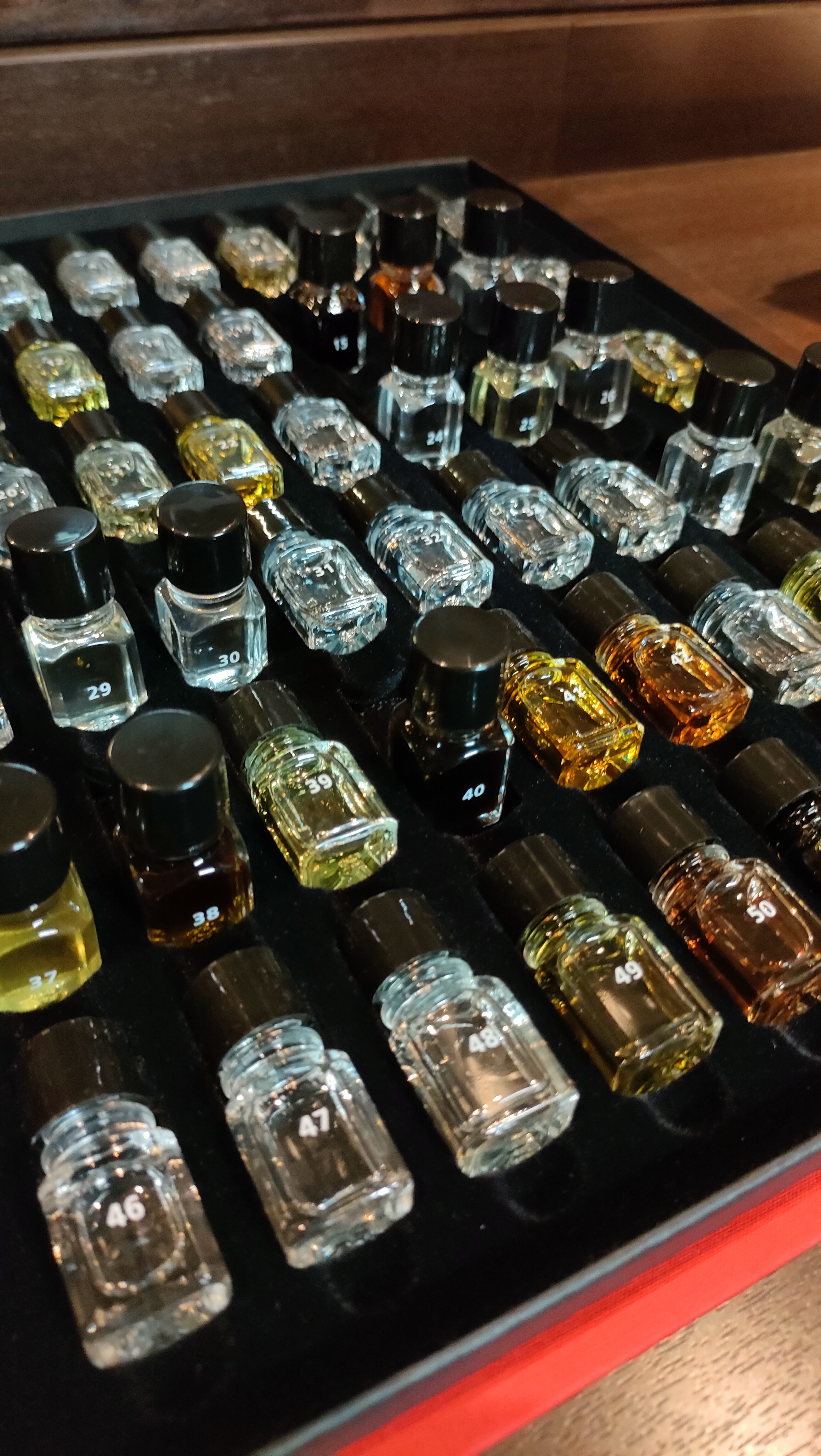 【blog】ワインの鼻！？　まるで宝石箱　Le Nez du Vin（ル・ネ・デュ・ヴァン）