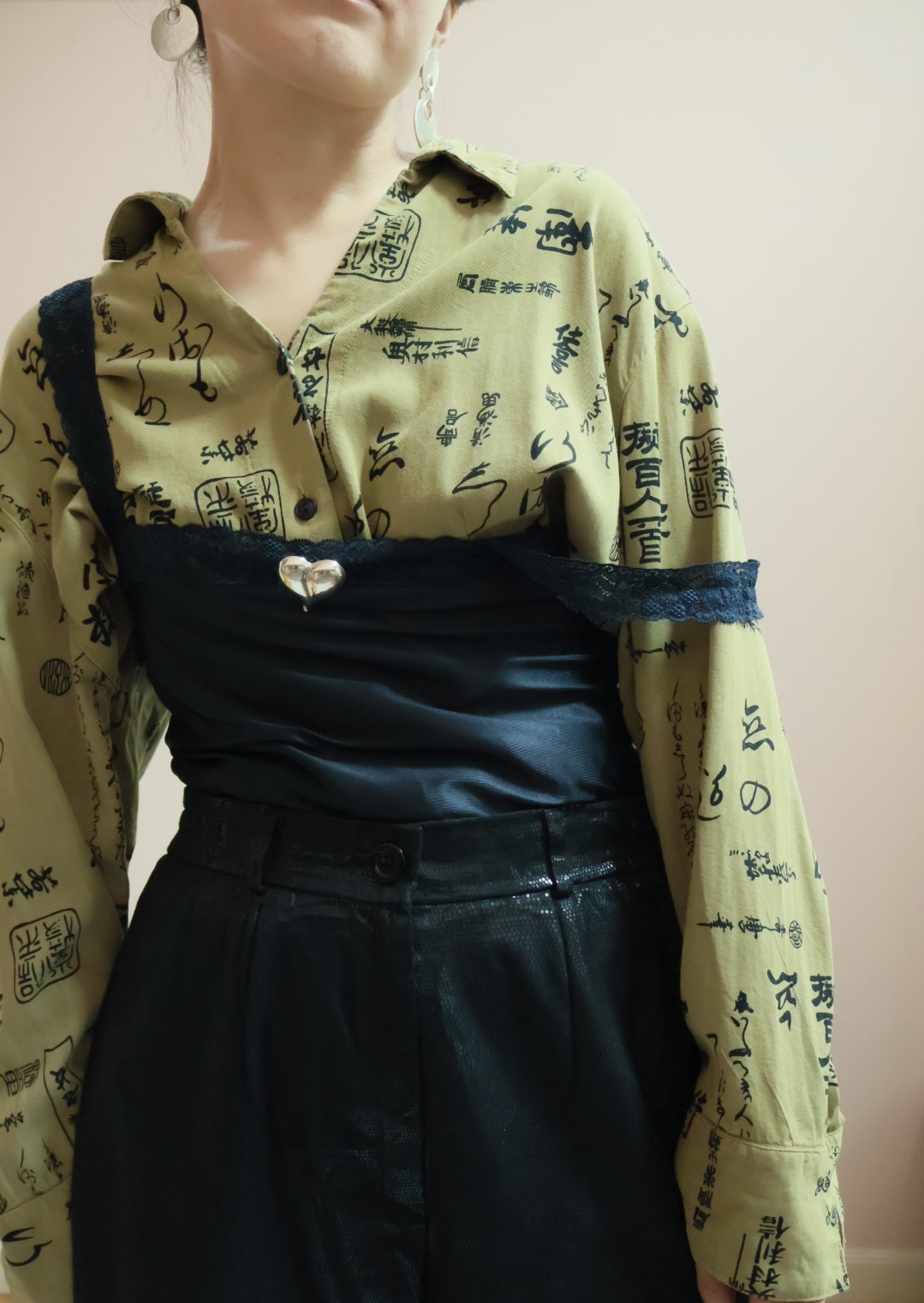 Rayon Shirtでちょっとモードコンサバ。