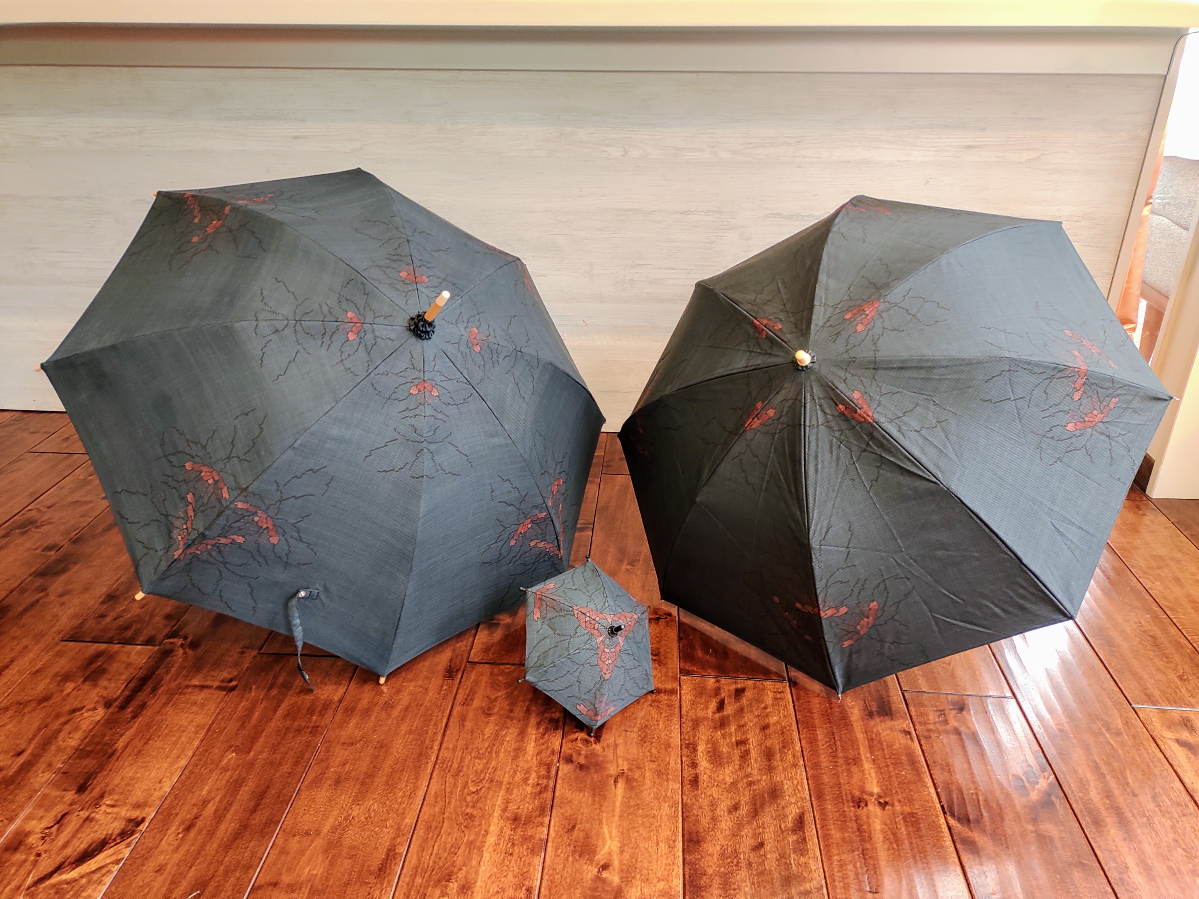 大島紬の長傘と折り畳みの日傘