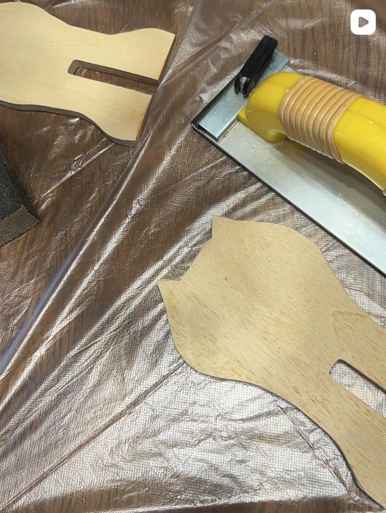 板から切り出して 素材を作っています