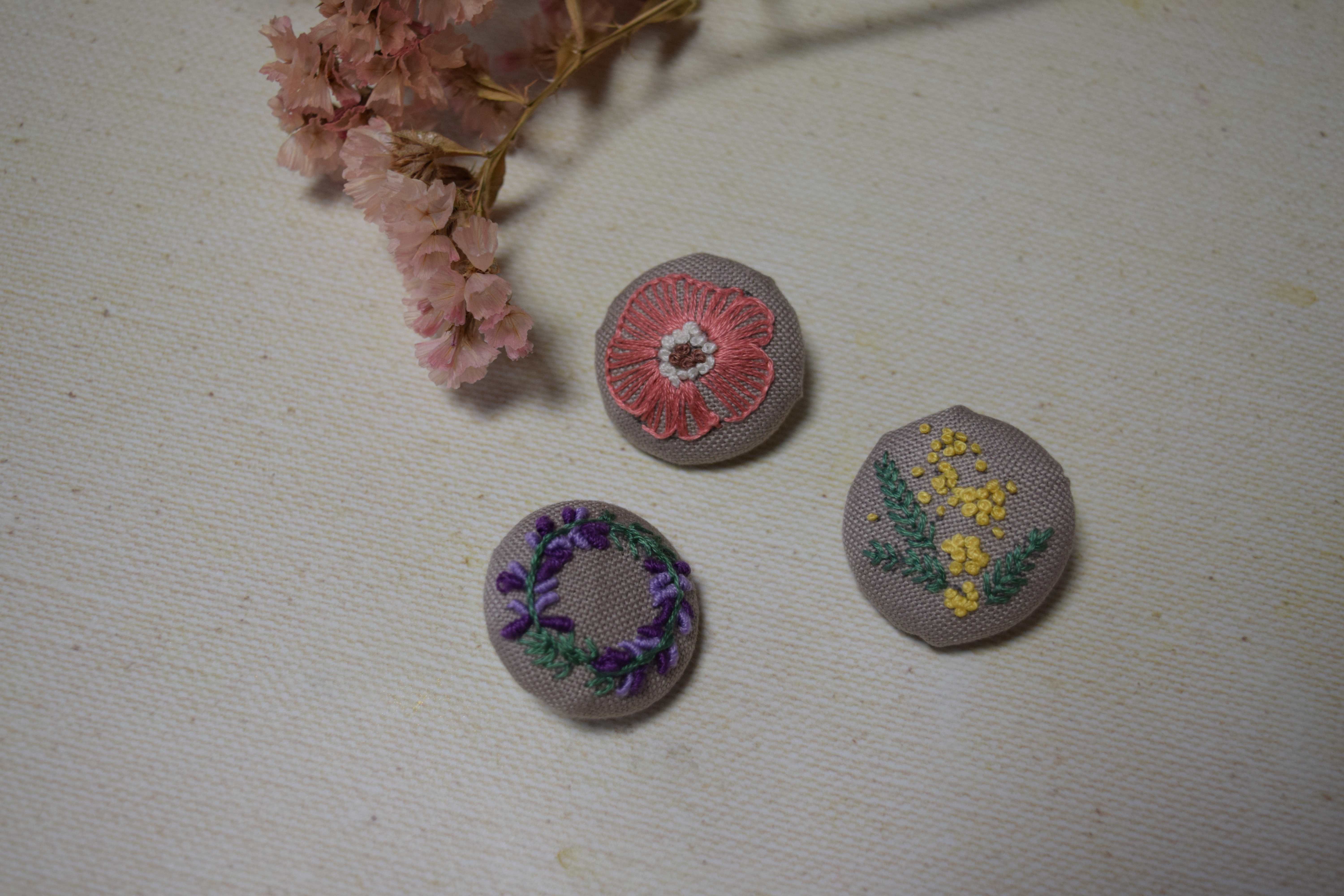 生活を彩るハンドメイド⑤ フランス刺しゅうのくるみボタン