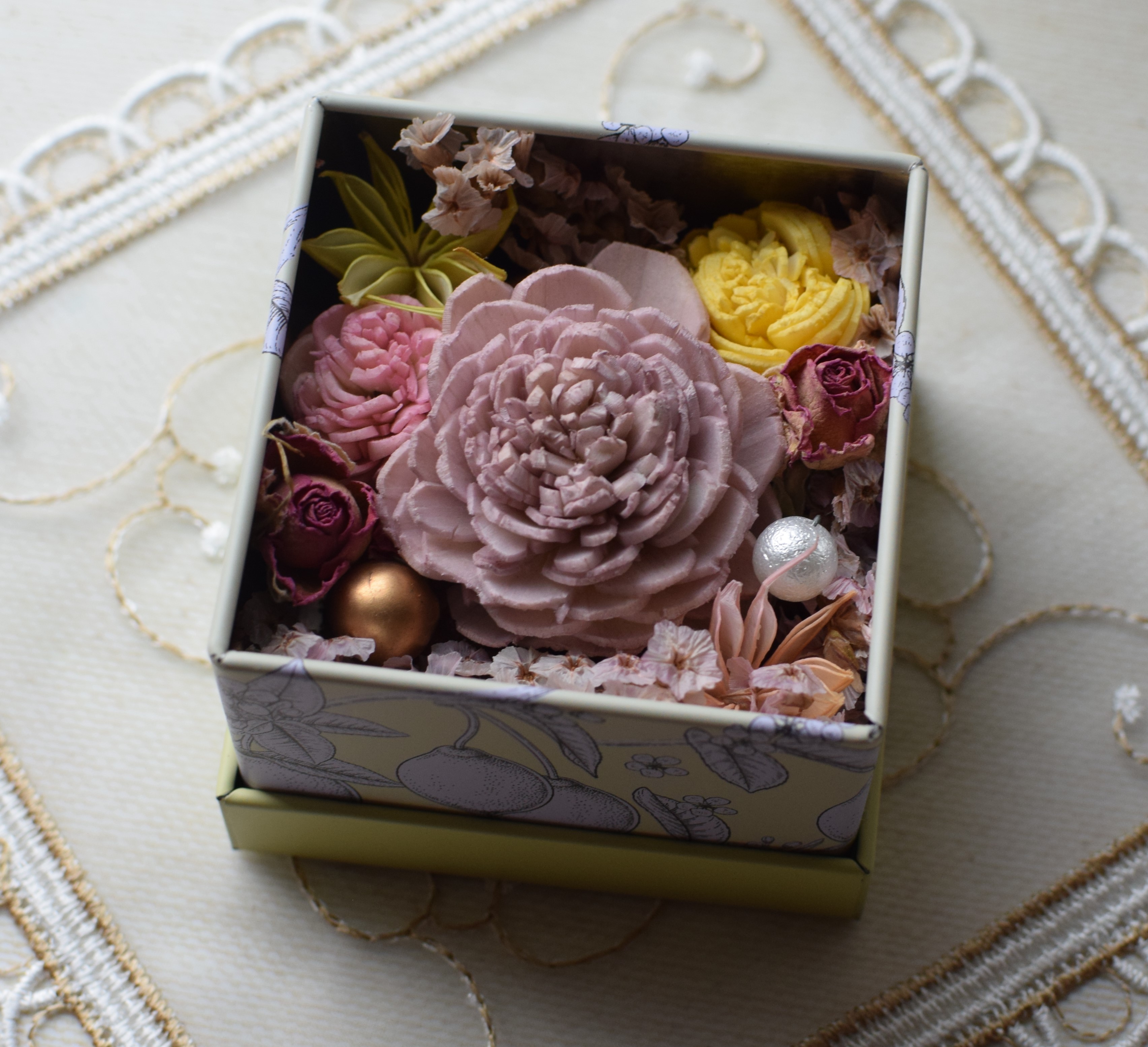 ミニサイズのフラワーボックスを作っています♡