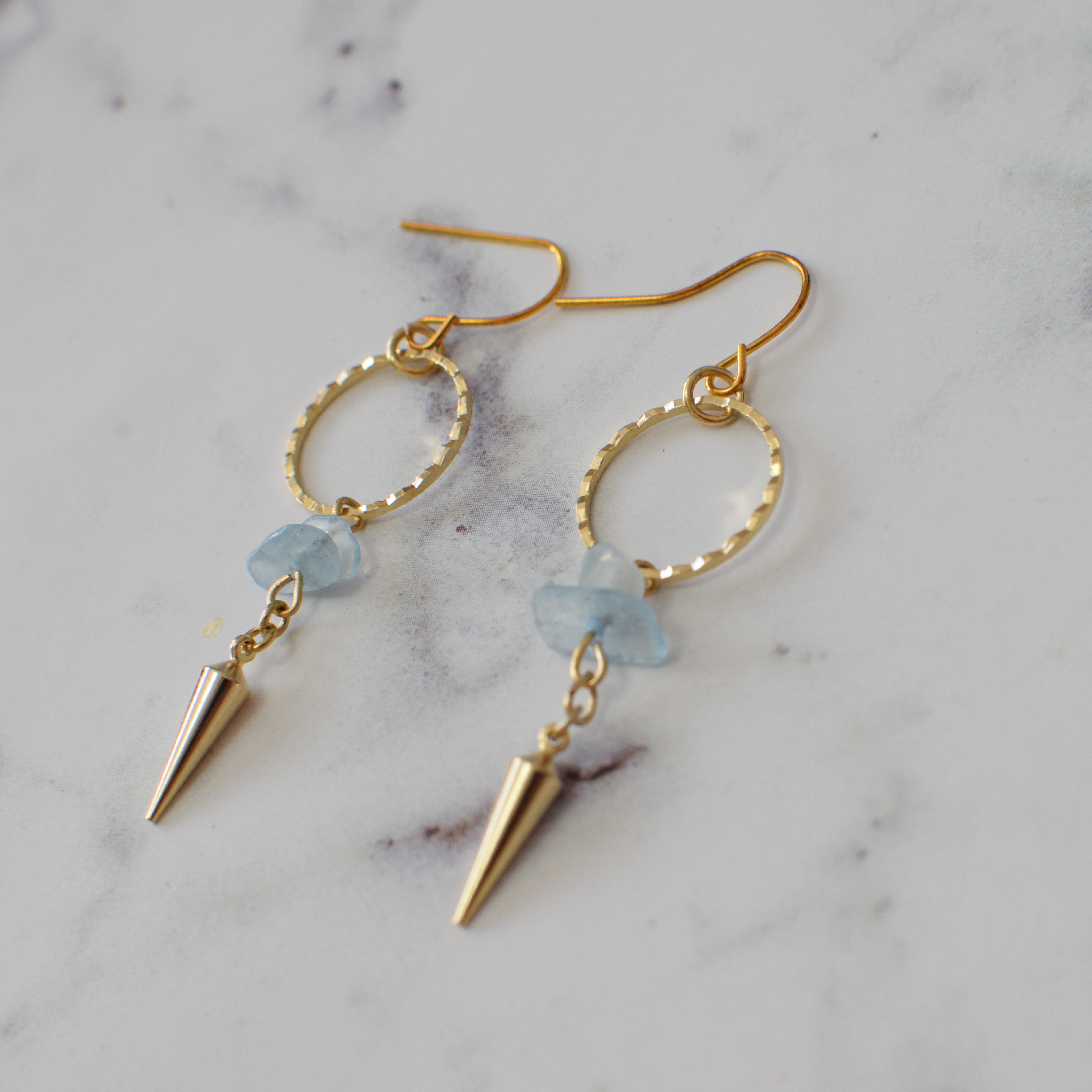 アクアマリンのサークルピアスを作っています!