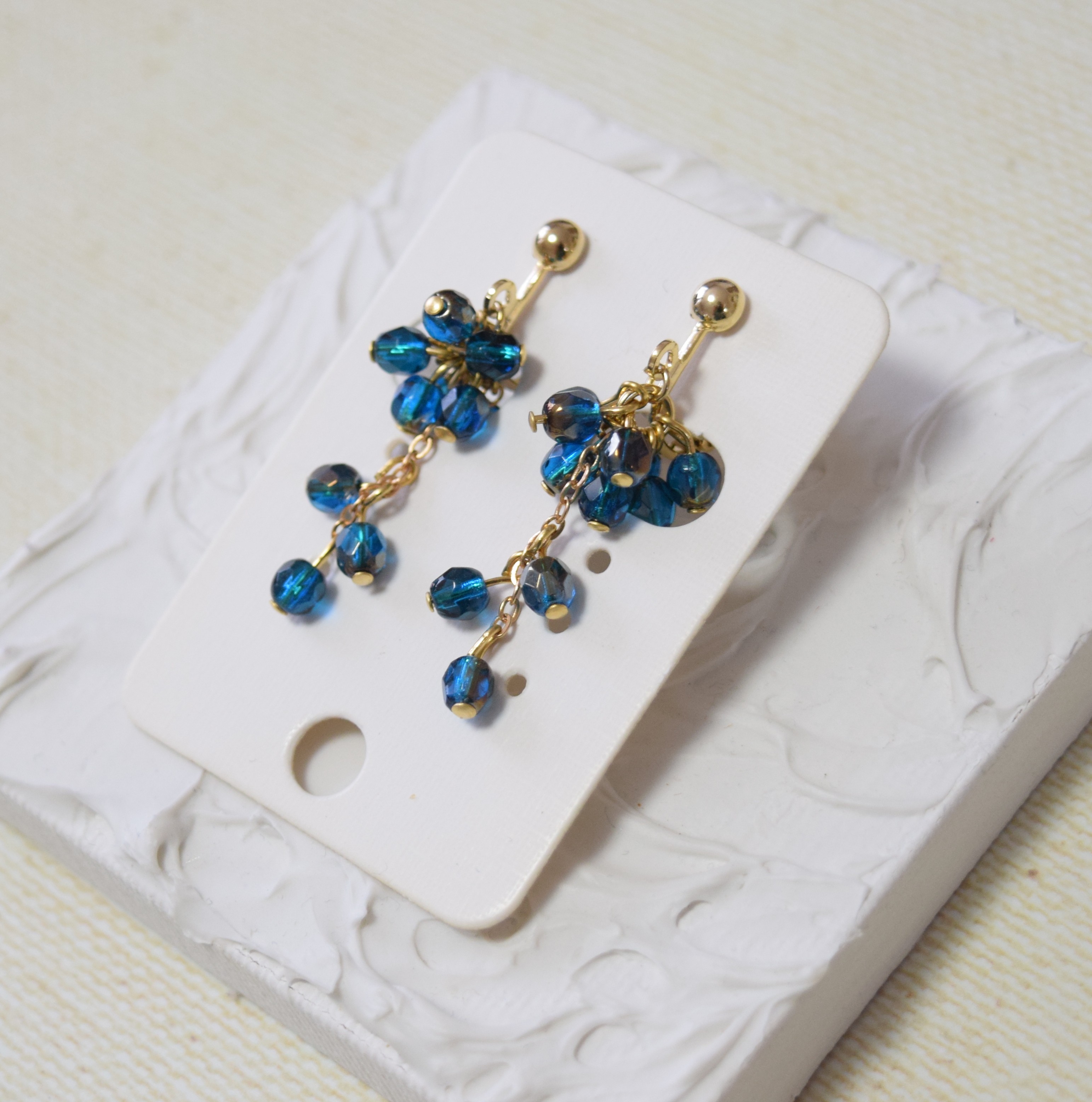 チェコビーズの雫イヤリングを作りたいと思います！