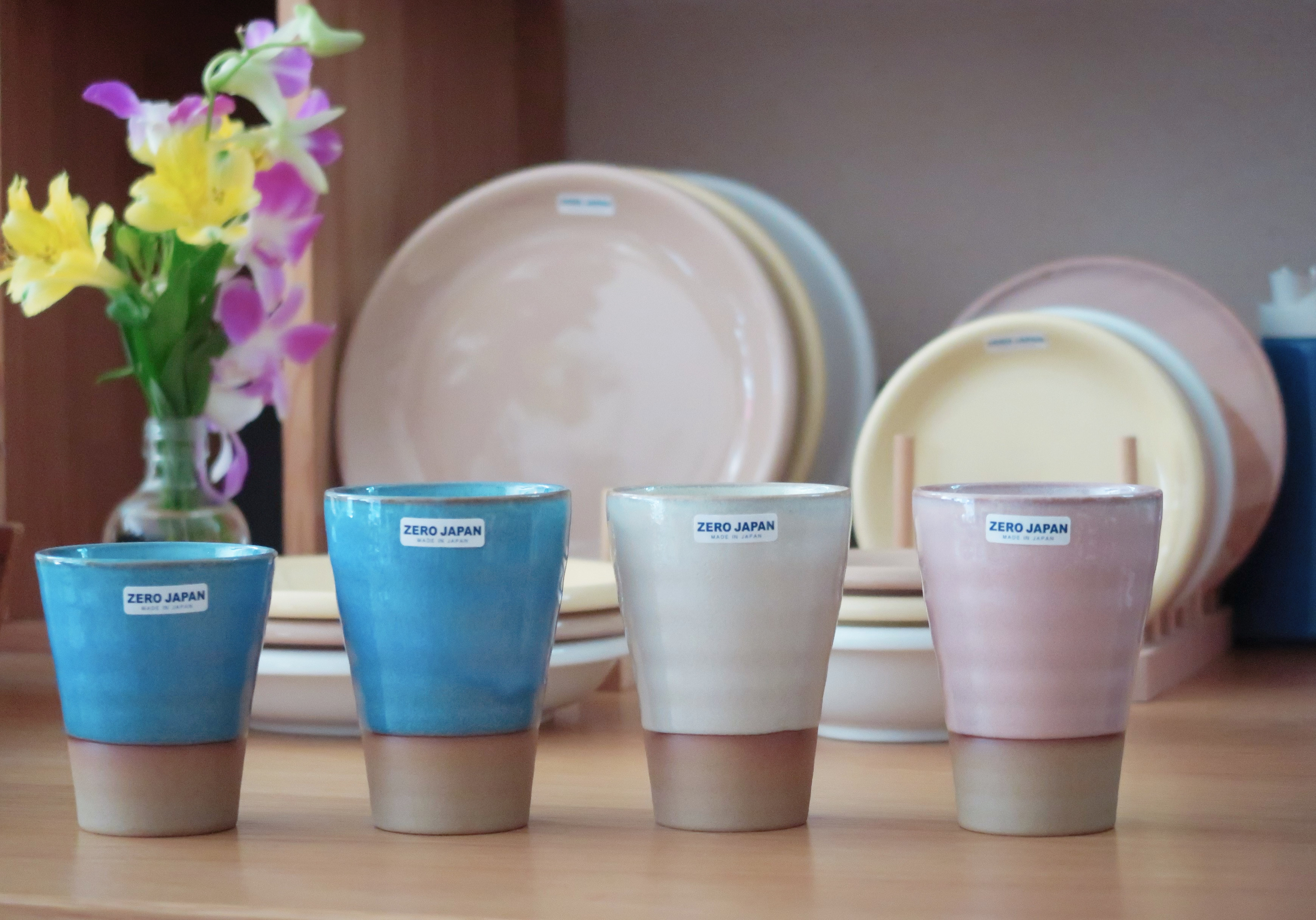 アースカラーのフリーカップ