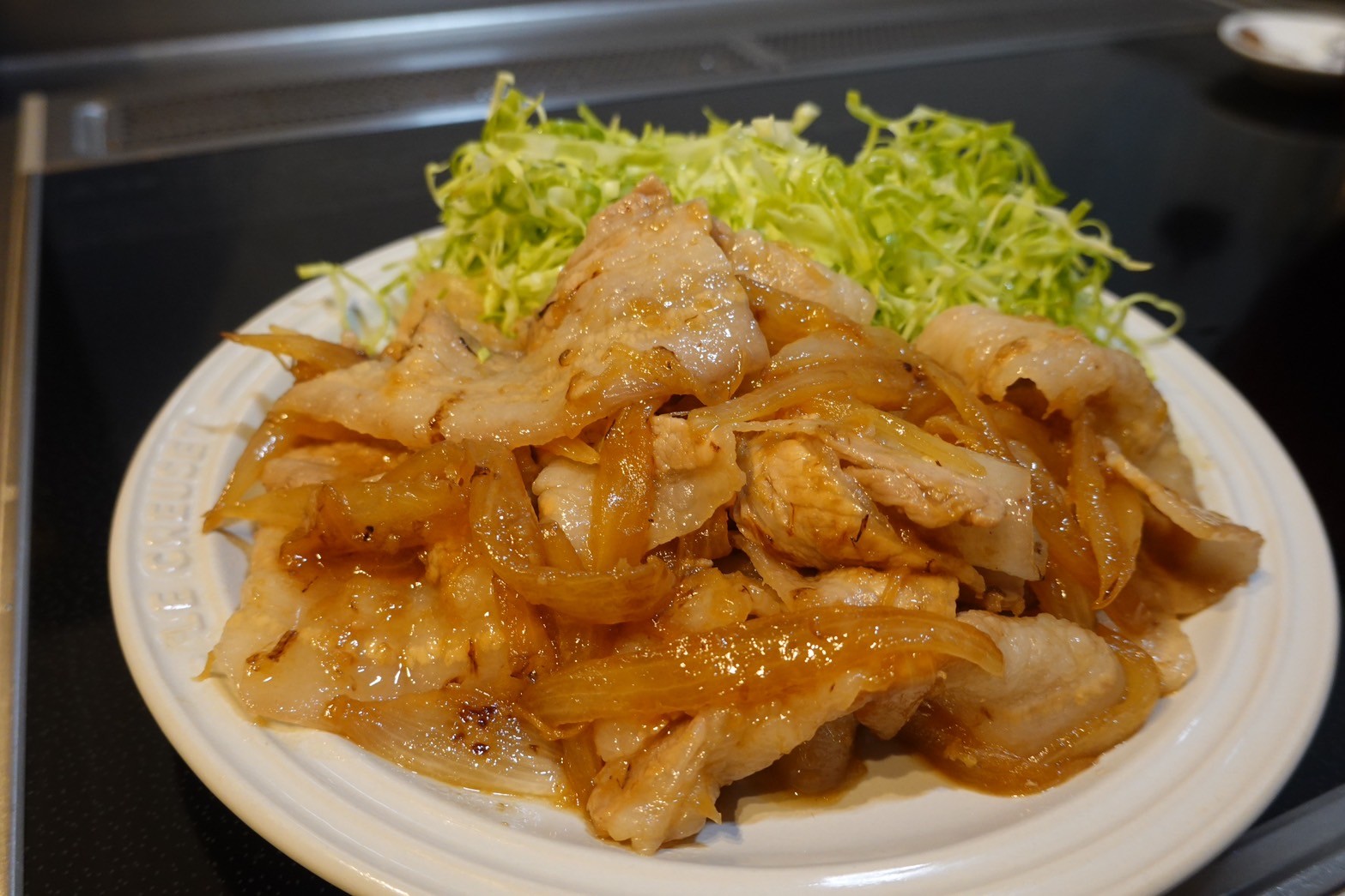 格安の豚肉が一流店レベルの肉料理に！和食の知恵で別格の生姜焼きに【レシピ】【彩り】