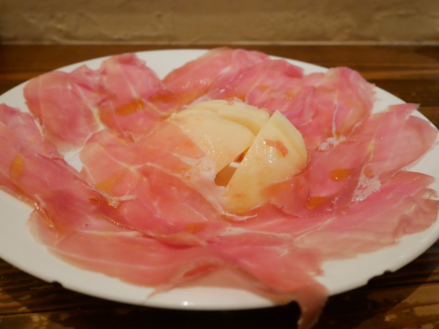 お酒がドレスコードな美味しいイタリアン酒場紹介します【クッチーナアッラバーバ】