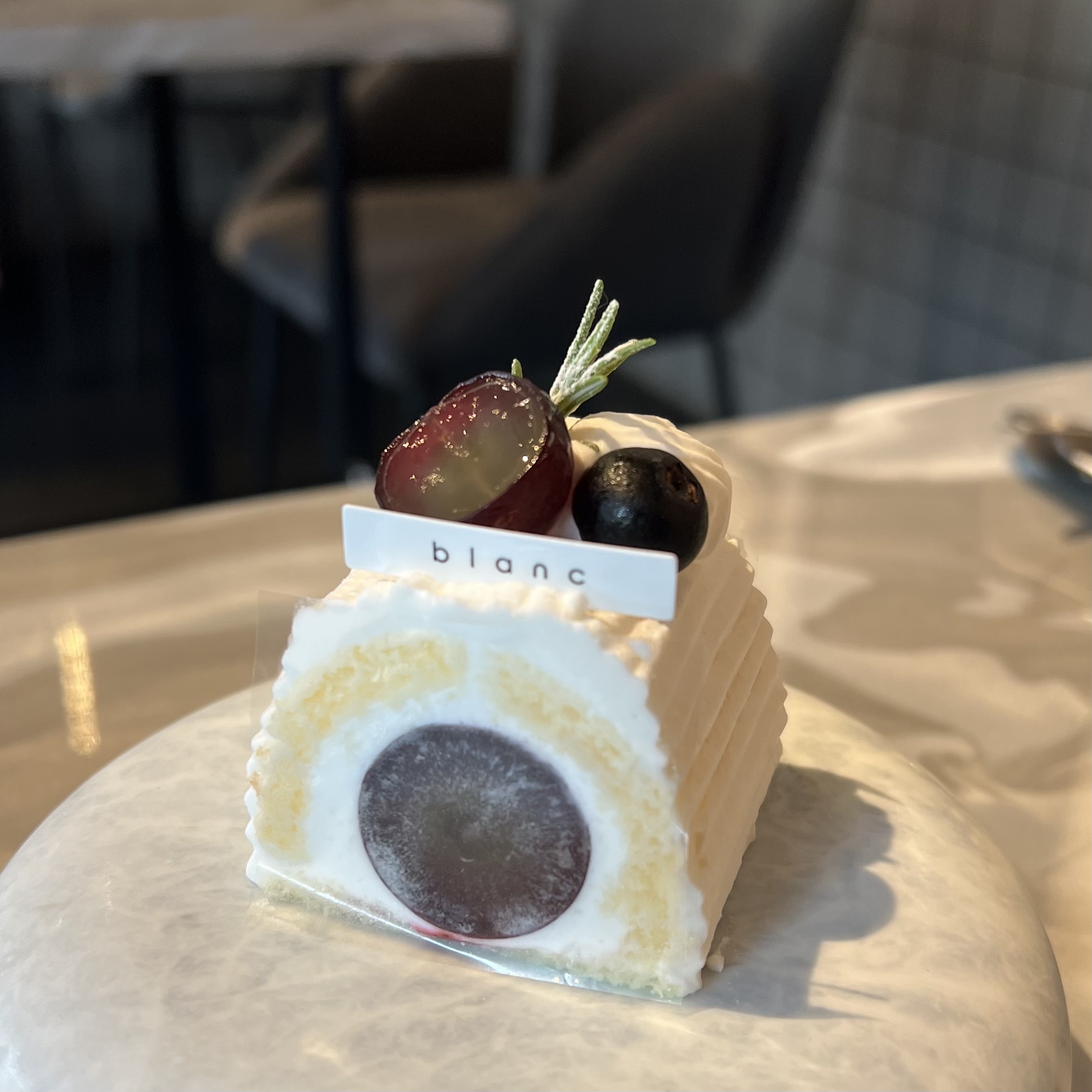 福岡 浄水通り『blanc』のショーケース最新プティガトー