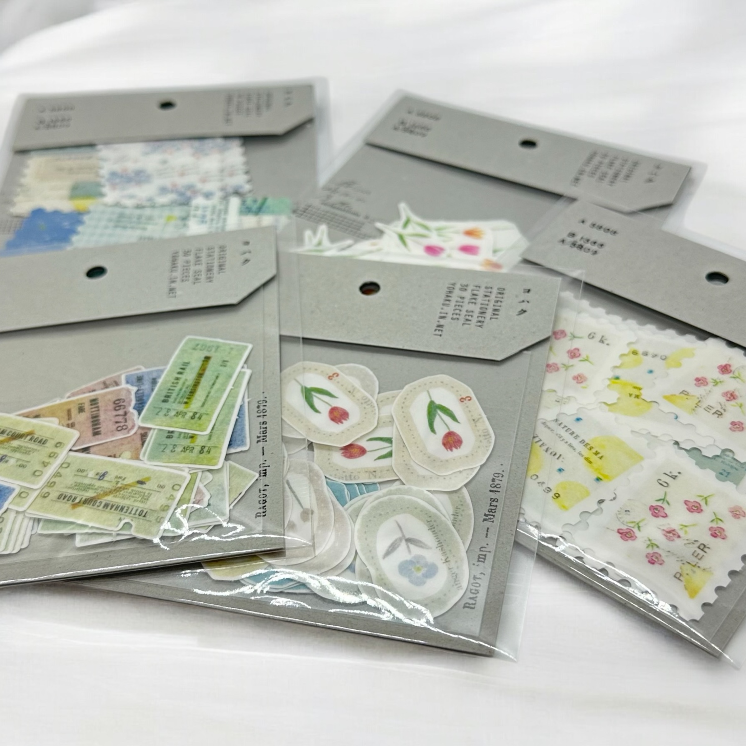 ヨハクのフレークシール、販売中です✨