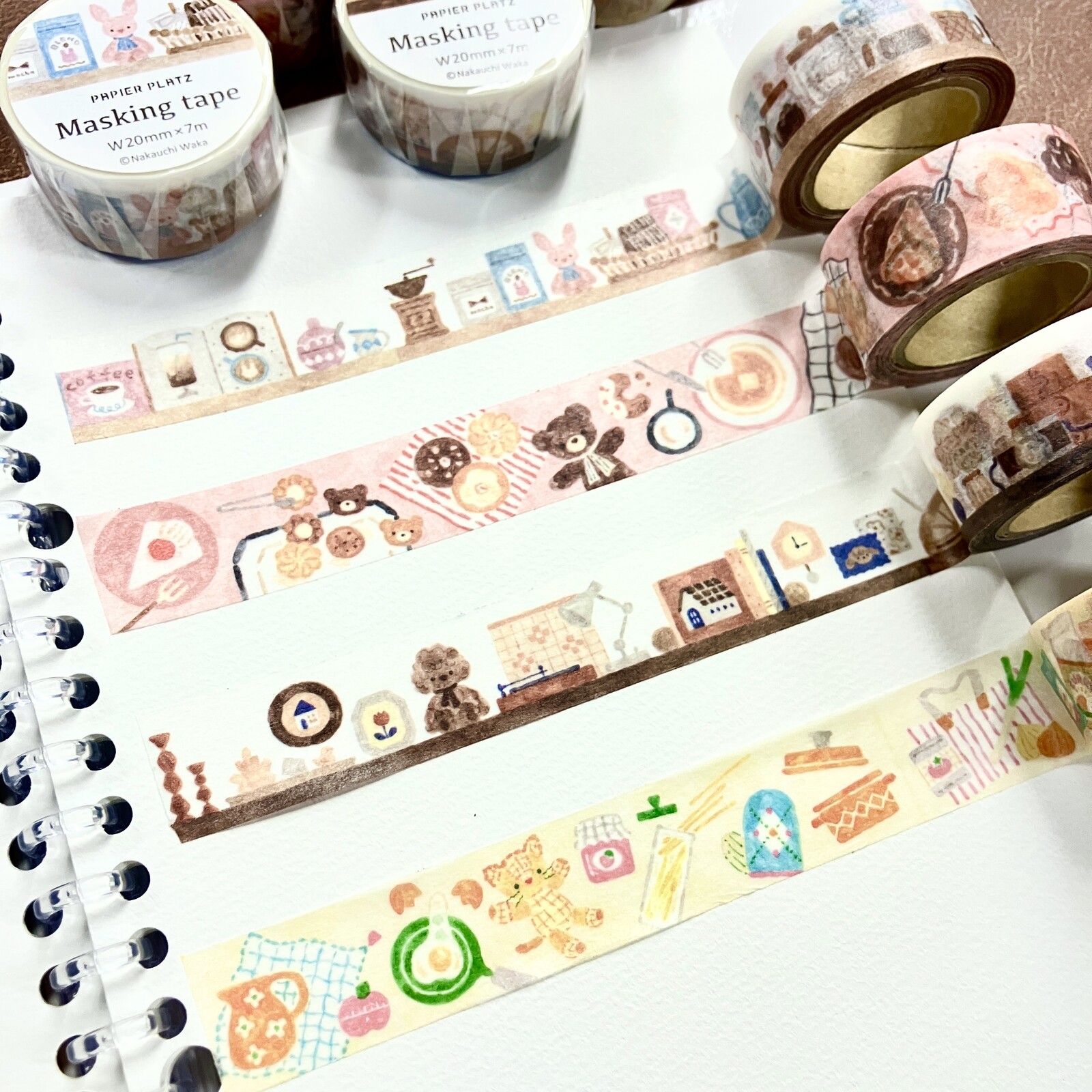 パピアプラッツの新作なかうちわかさんデザインのマスキングテープ、販売中です✨