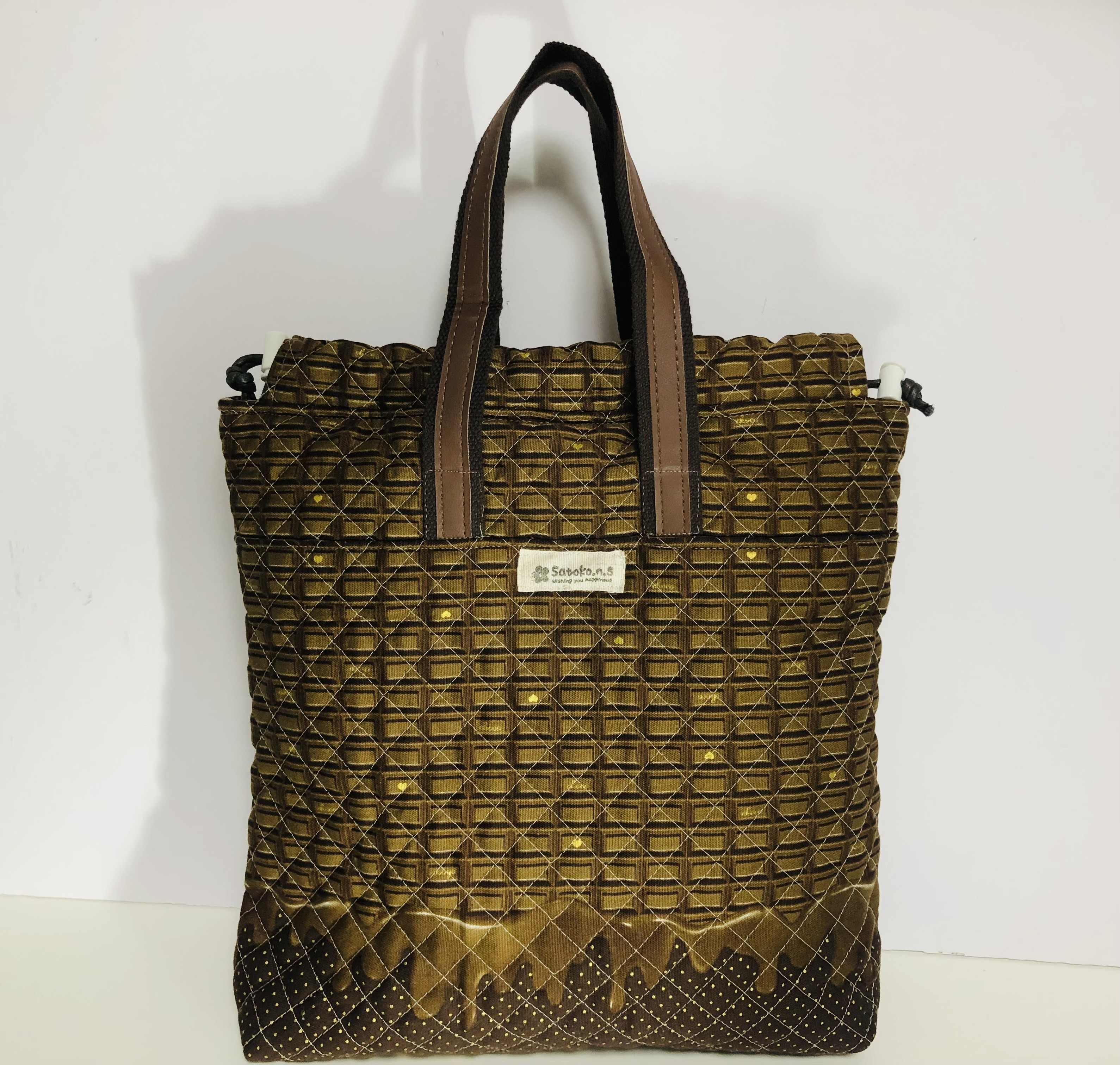 チョコレート柄の巾着風トートバック💛とろ~り溶けたチョコの滴が、ほんの少しキラキラしていますよ✨