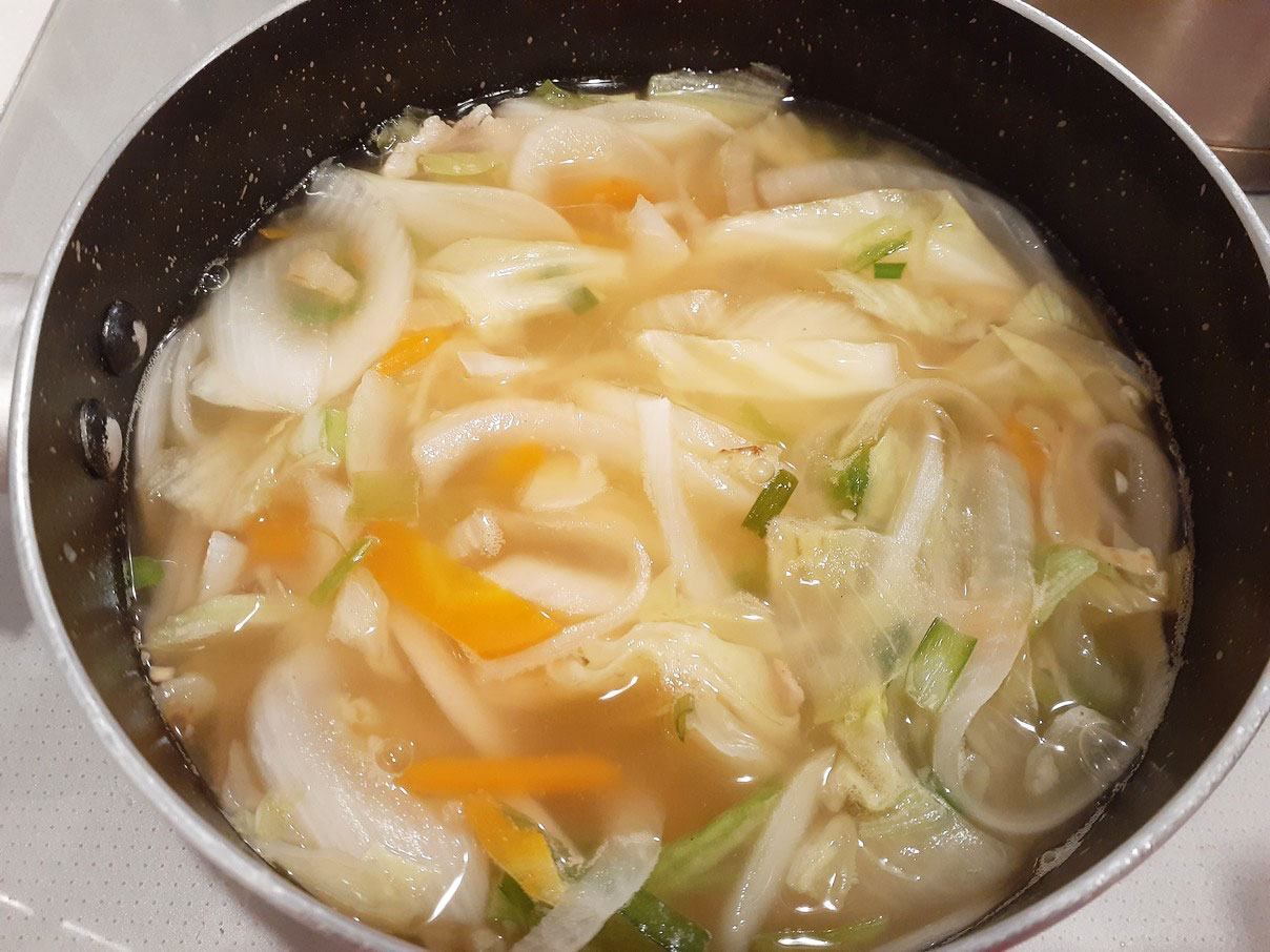 【簡単おだし】「野菜だしパック」を使い、野菜スープとカレーを作る！