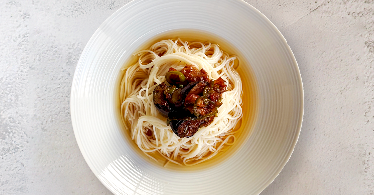 なすと豚肉の味噌炒めそうめん|休日のお昼ごはん