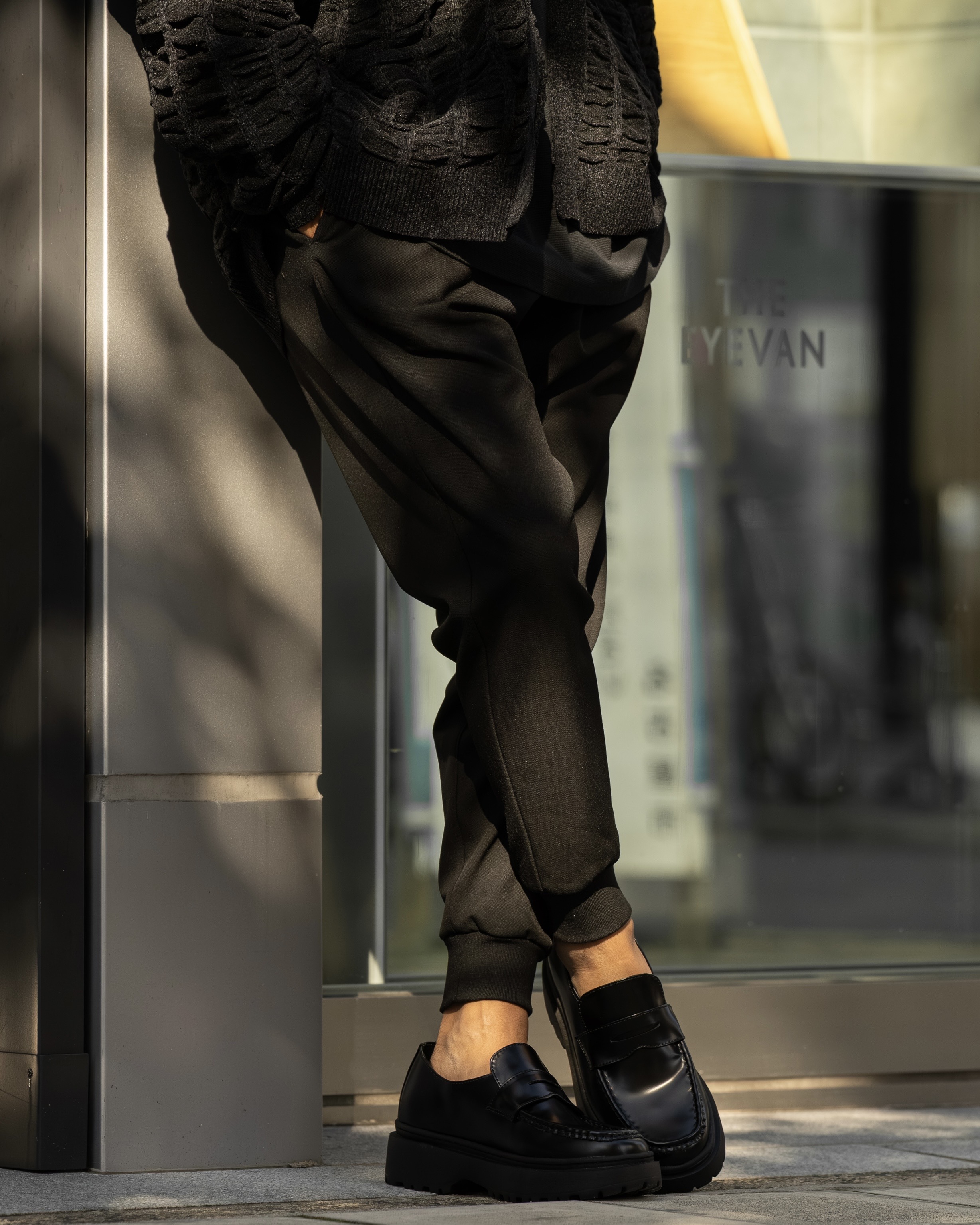 【洗練と快適を両立】人気ジョガーが、この秋冬仕様で再構築。