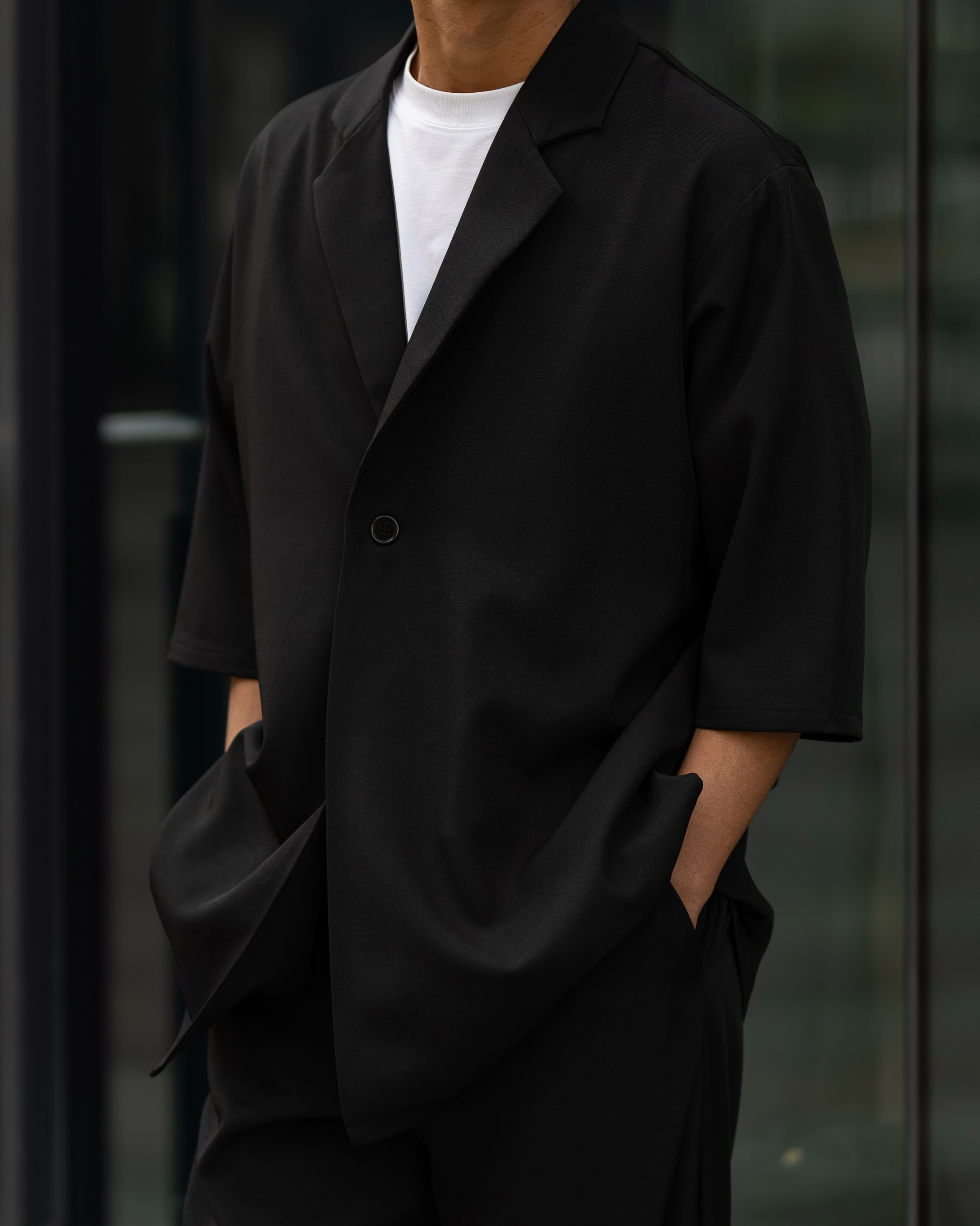 年齢を味方にするジャケット × 大人の基準パンツ。本日21時。