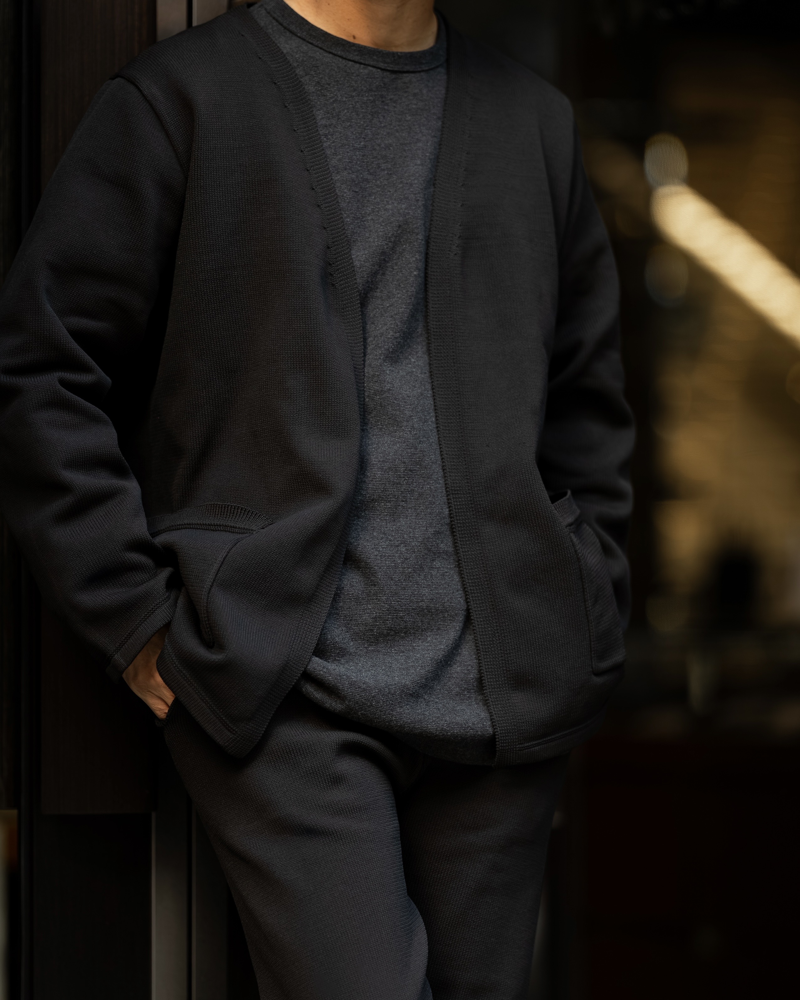 削ぎ落とした先に残る、上質。ニットセットアップ、本日21時発売。