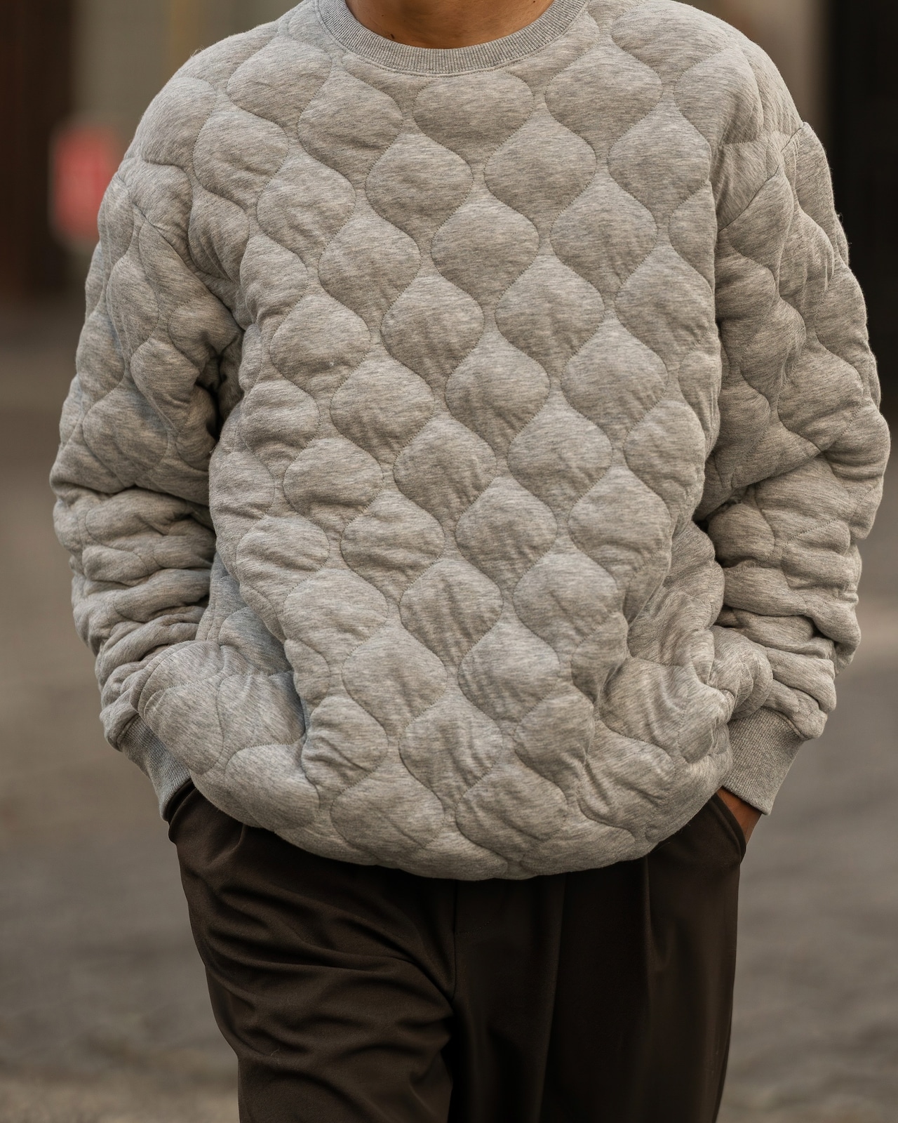 スウェットの気軽さで、ニットにも負けない存在感。キルトトップス、本日21時発売。