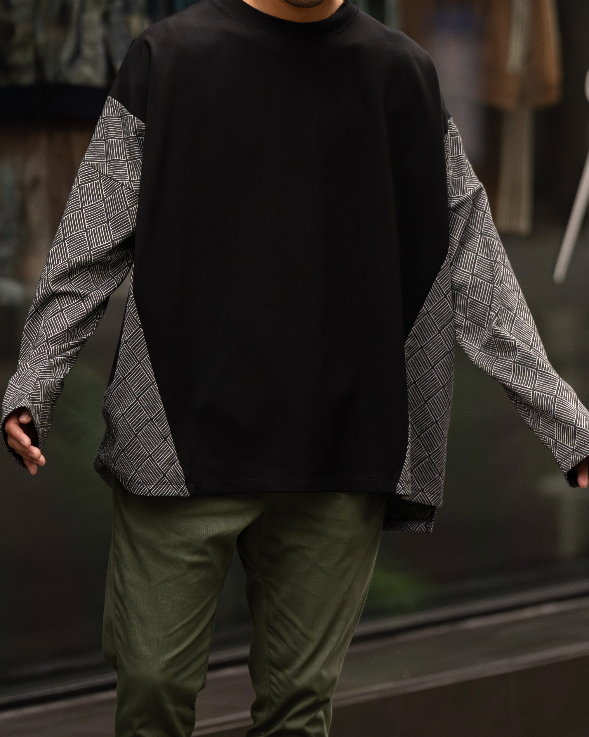 素材で差がつく、大人の選択。切り替えカットソー、本日21時。