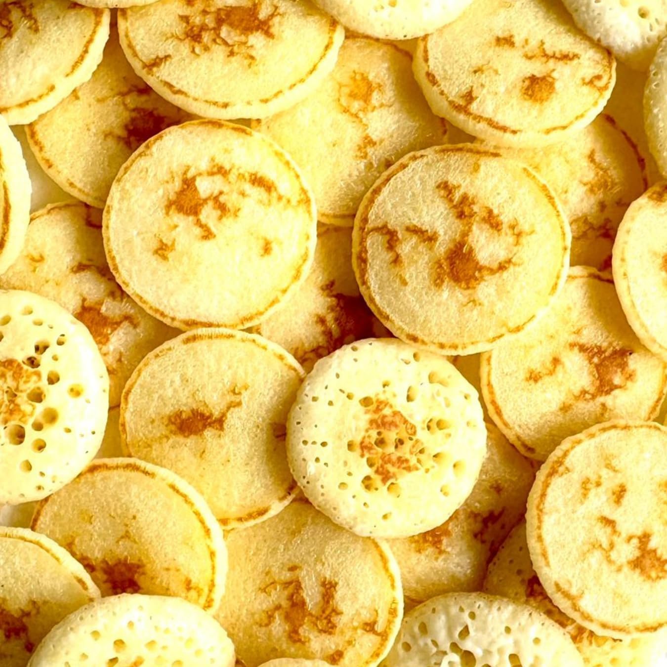 ブリニ(Blinis)とは?キャビアやチーズと相性抜群の小さなパンケーキ